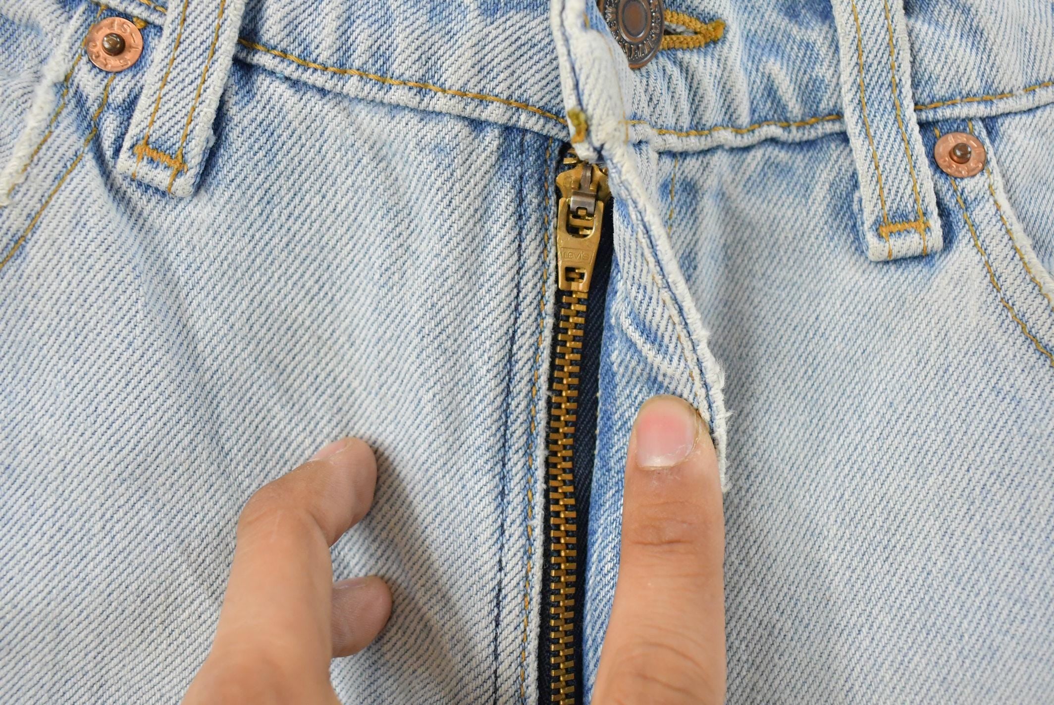 Vintage 1990s Levi's 565 Loose Wide Leg Denim Jeans Women's 28 x 31 / Light Wash / Vintage Denim / Made In USA / 90s Levi's / Distressed