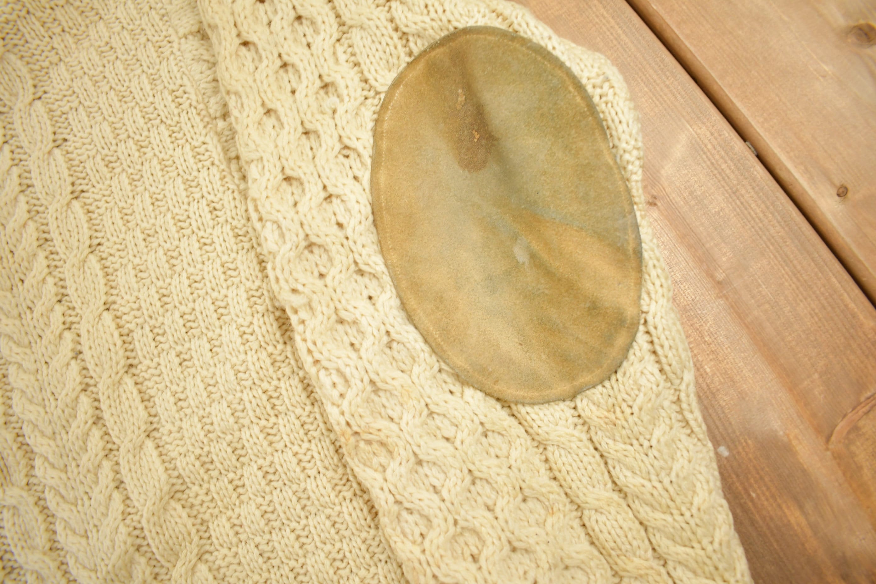Vintage 1980s Carraig Donn 100% Pure New Wool Cable Knit Sweater