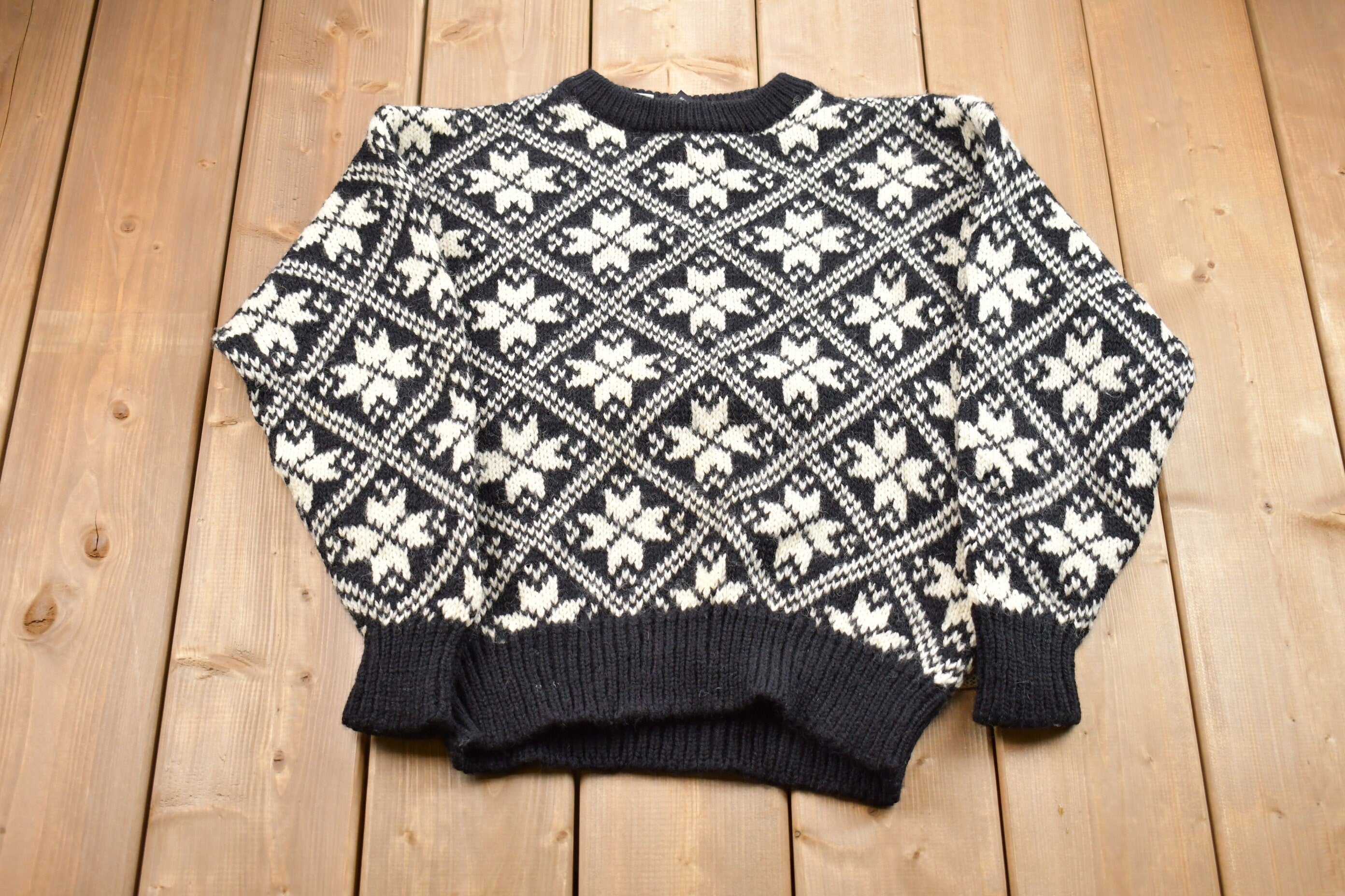 Vintage 1990s Eskimo All Over Print Knitted Sweater