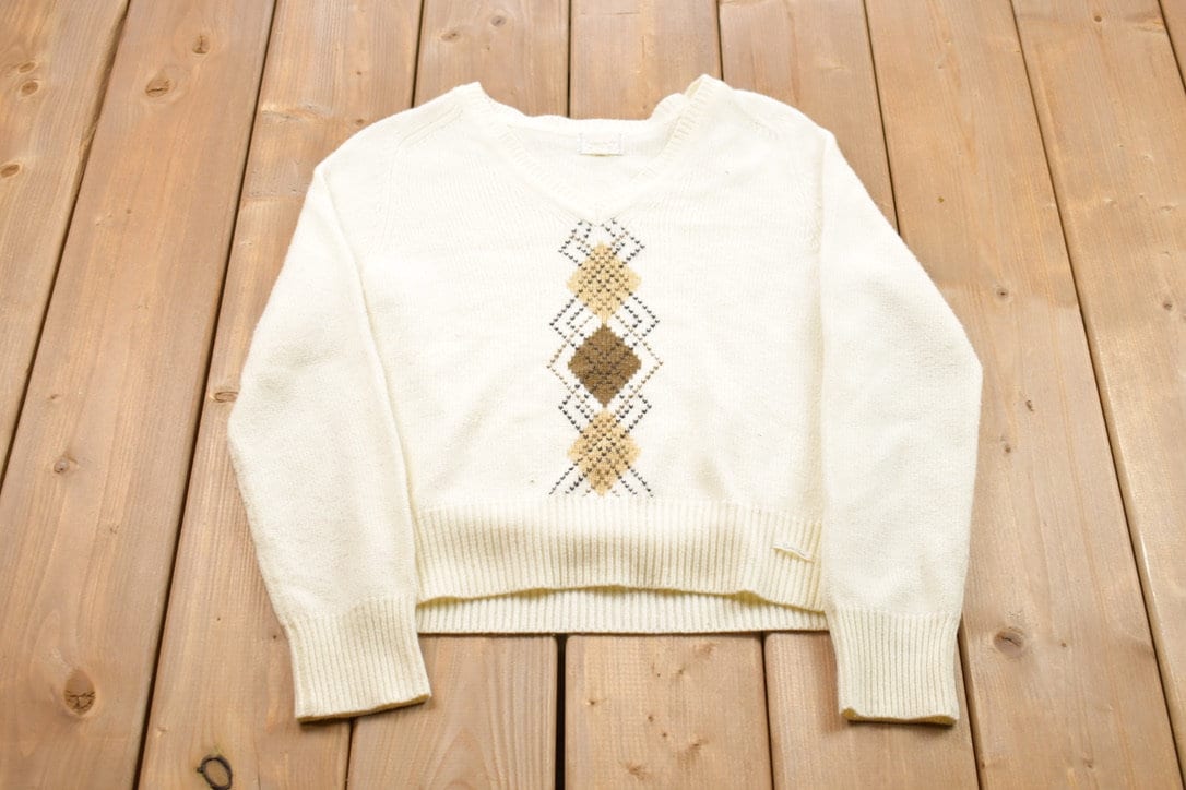 Vintage 1990s Knitted Argyle V-Neck Sweater / Vintage 90s V-Neck / Argyle Sweater / Argyle Knit / Sweatshirt / Abstract Pattern