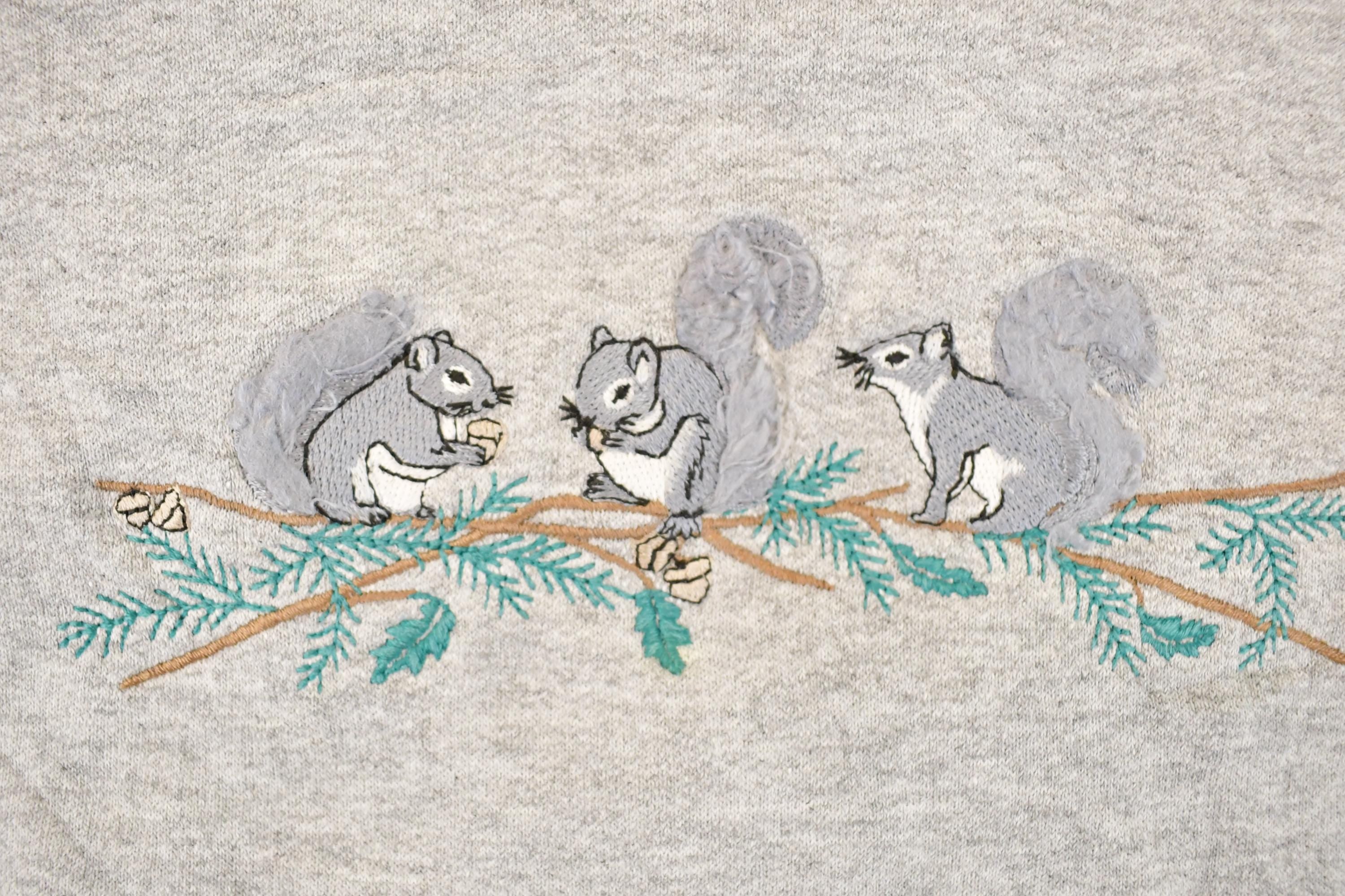 Vintage 1990s Bernie's Glen Embroidered Squirrels Double Collar Crewneck Sweatshirt Mens XL