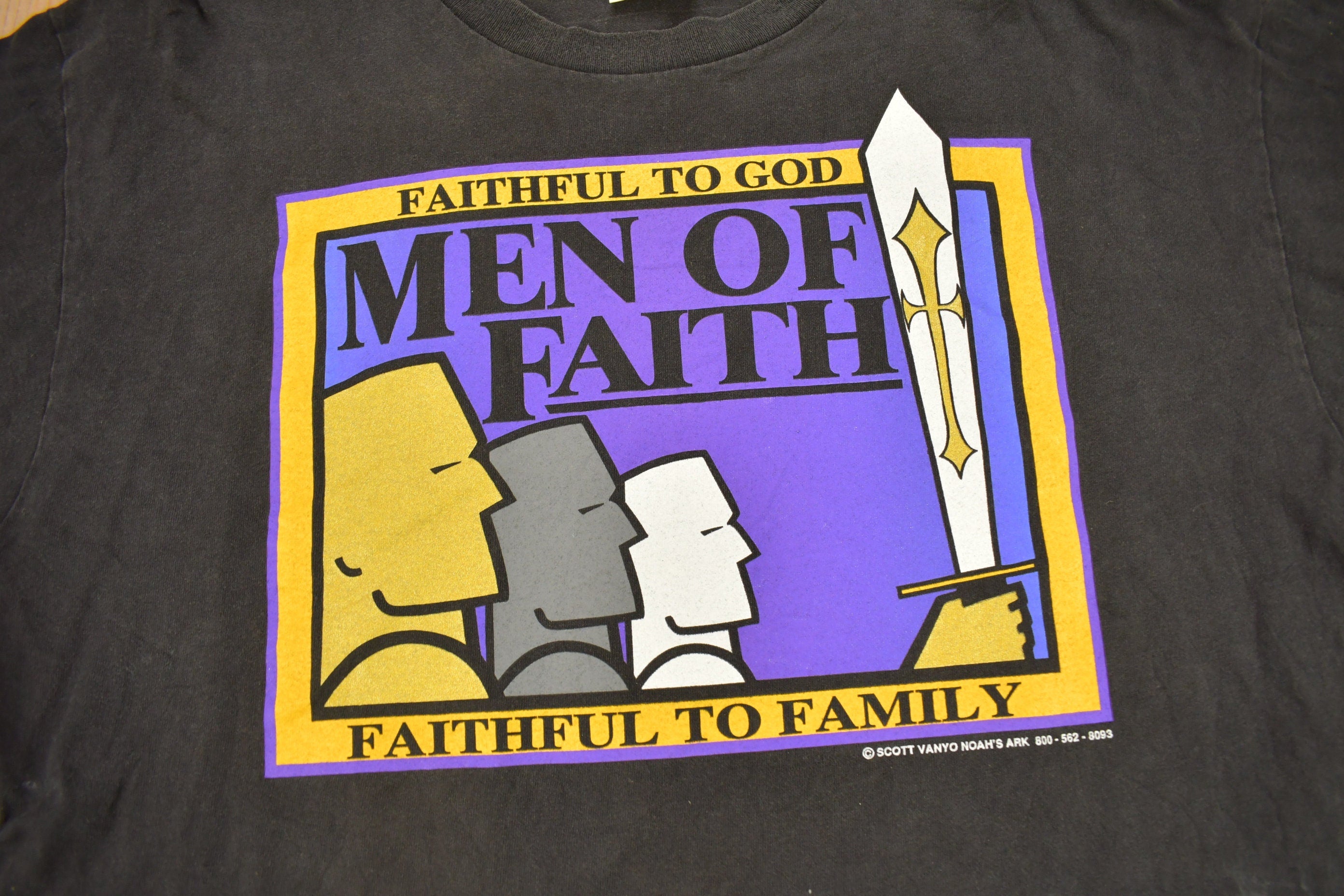 Vintage 1990s Men Of Faith Real Men Love Jesus Graphic T Shirt