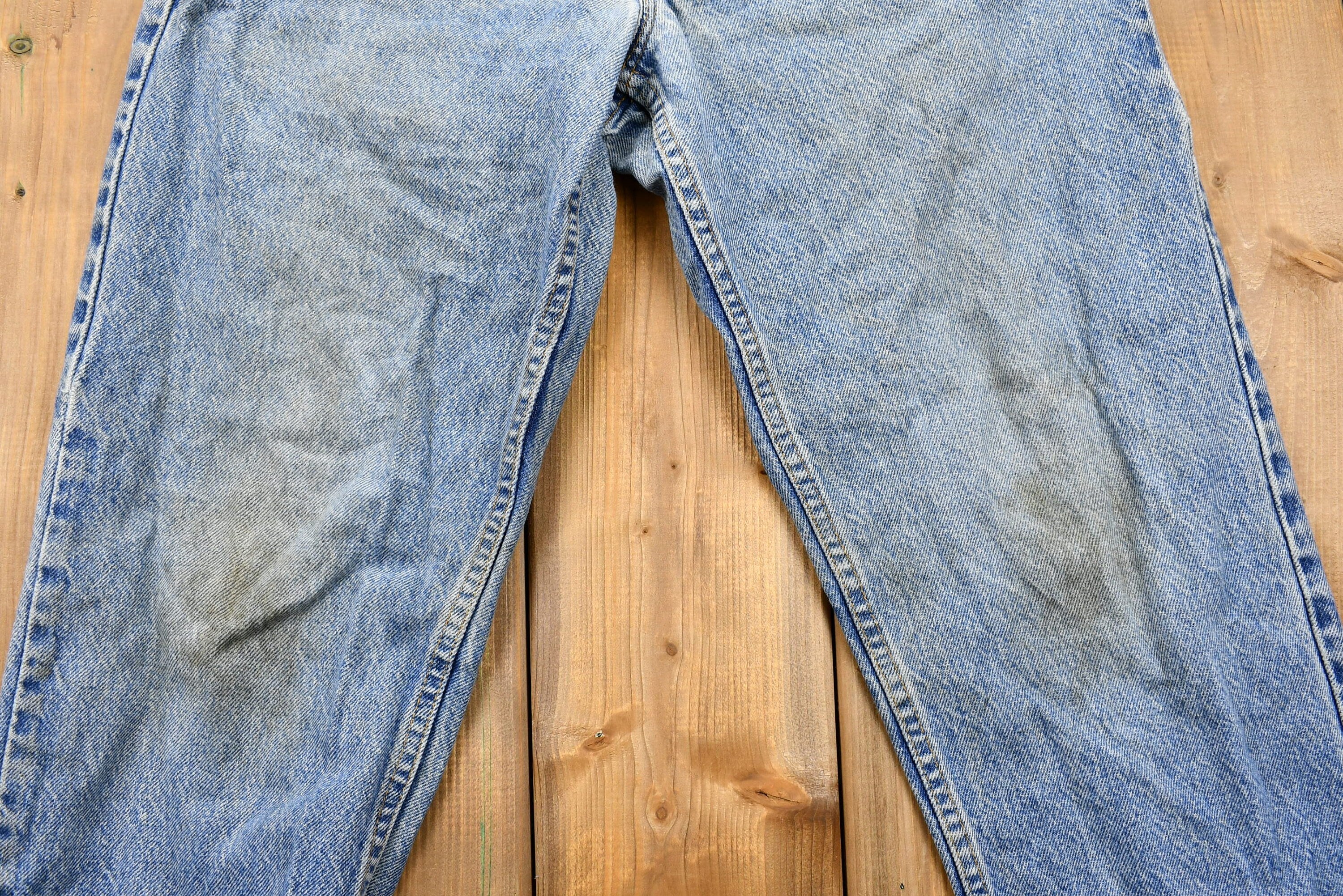 Vintage 1990s Distressed Levi's 550 Light Wash Jeans