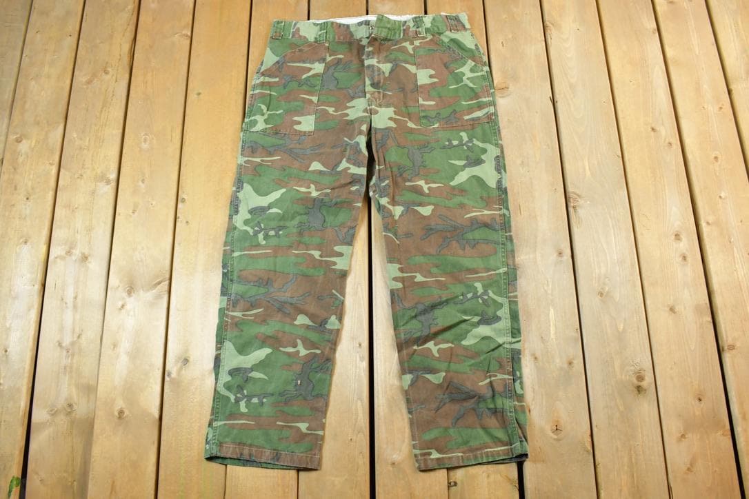 Vintage 1990s Army Camouflage Cargo Pants Size 34 x 29 / Streetwear / Army Pants / Military Pant's / Vintage Cargos / Made In