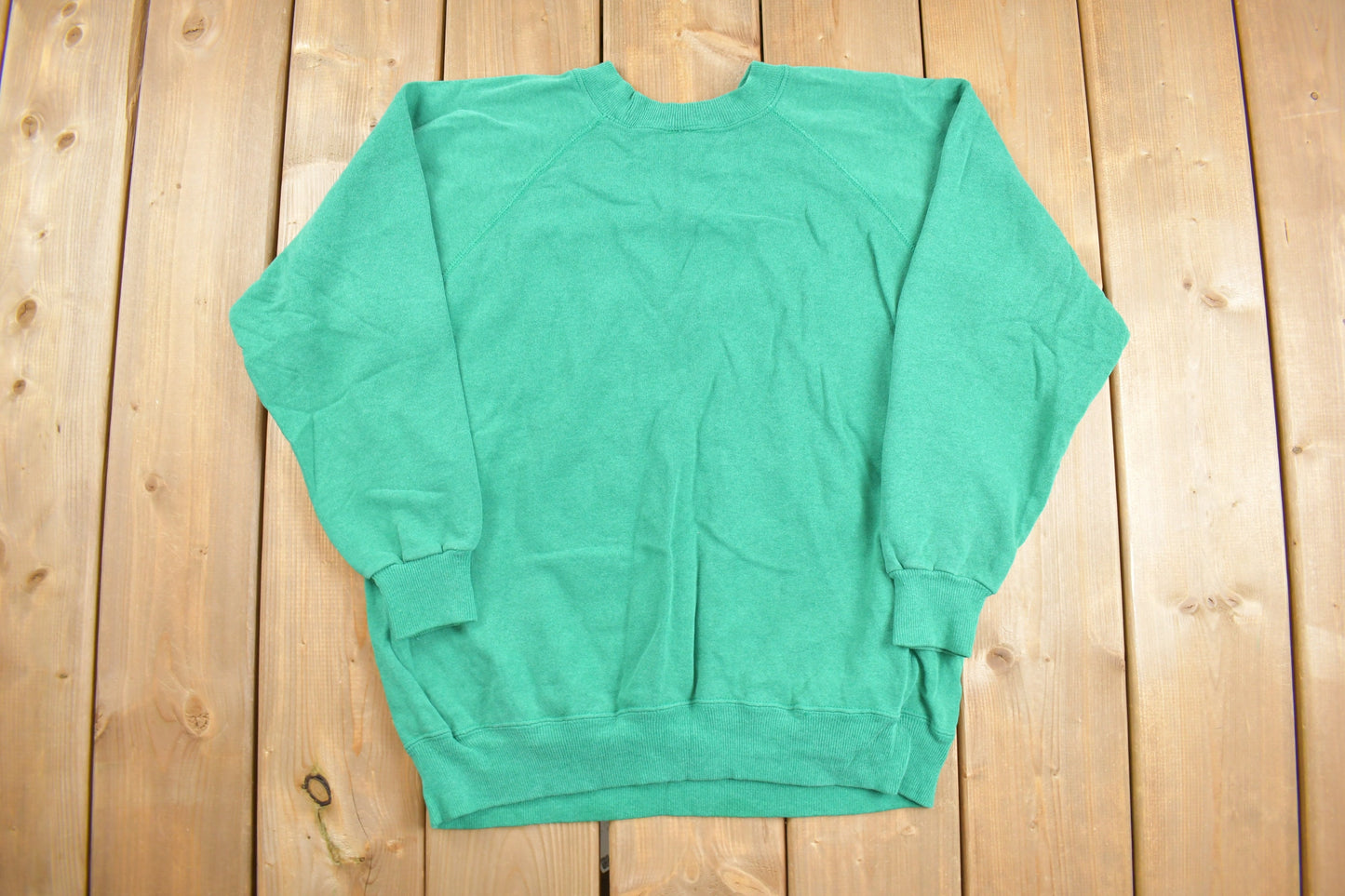 Vintage 1980s Green Raglan Crewneck Sweatshirt / 80s Crewneck / Vintage Blank / Essential / Made in USA / 80s Blank