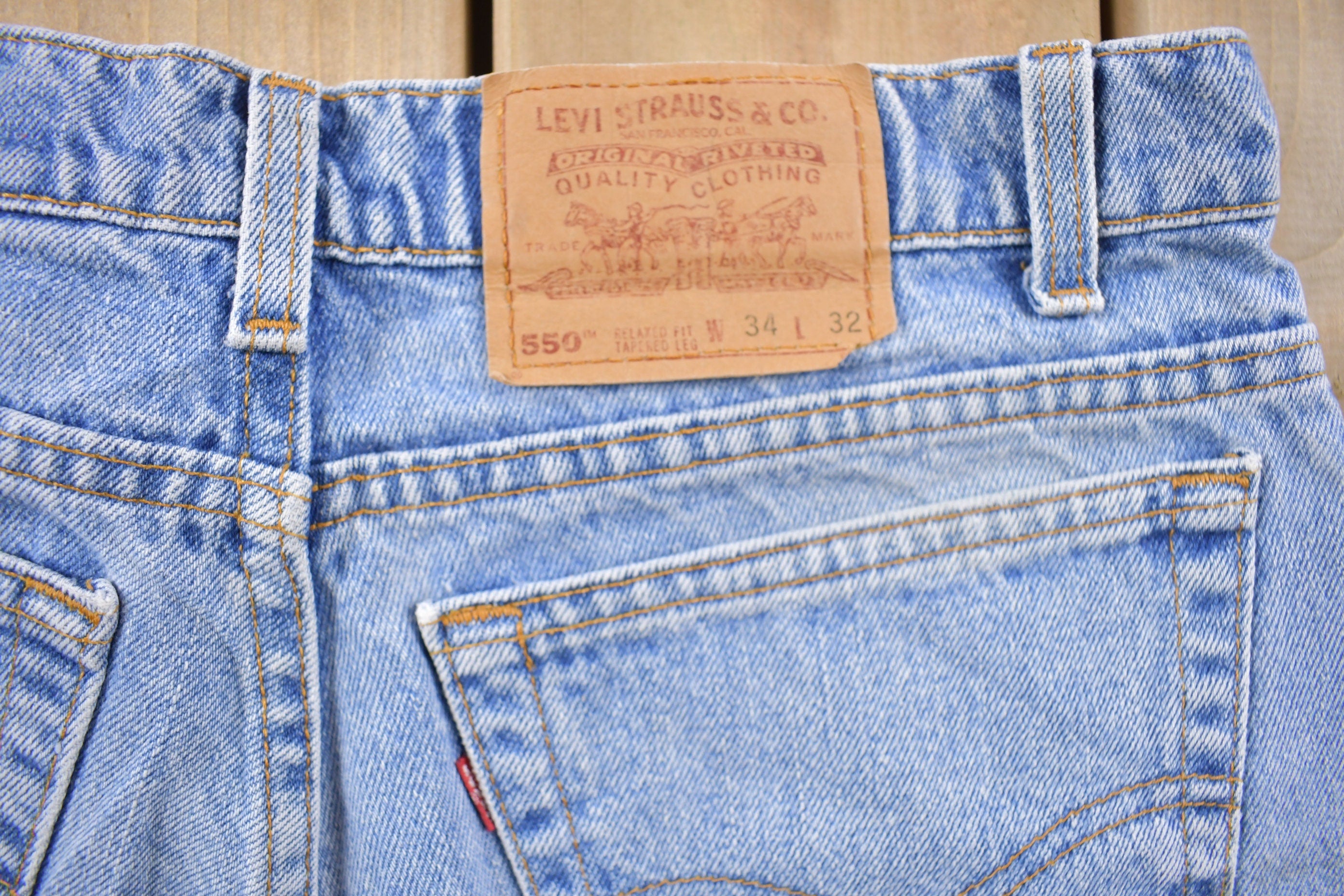 Vintage 1990s Levi's 550 Red Tab Denim Jeans Size 31 x 31