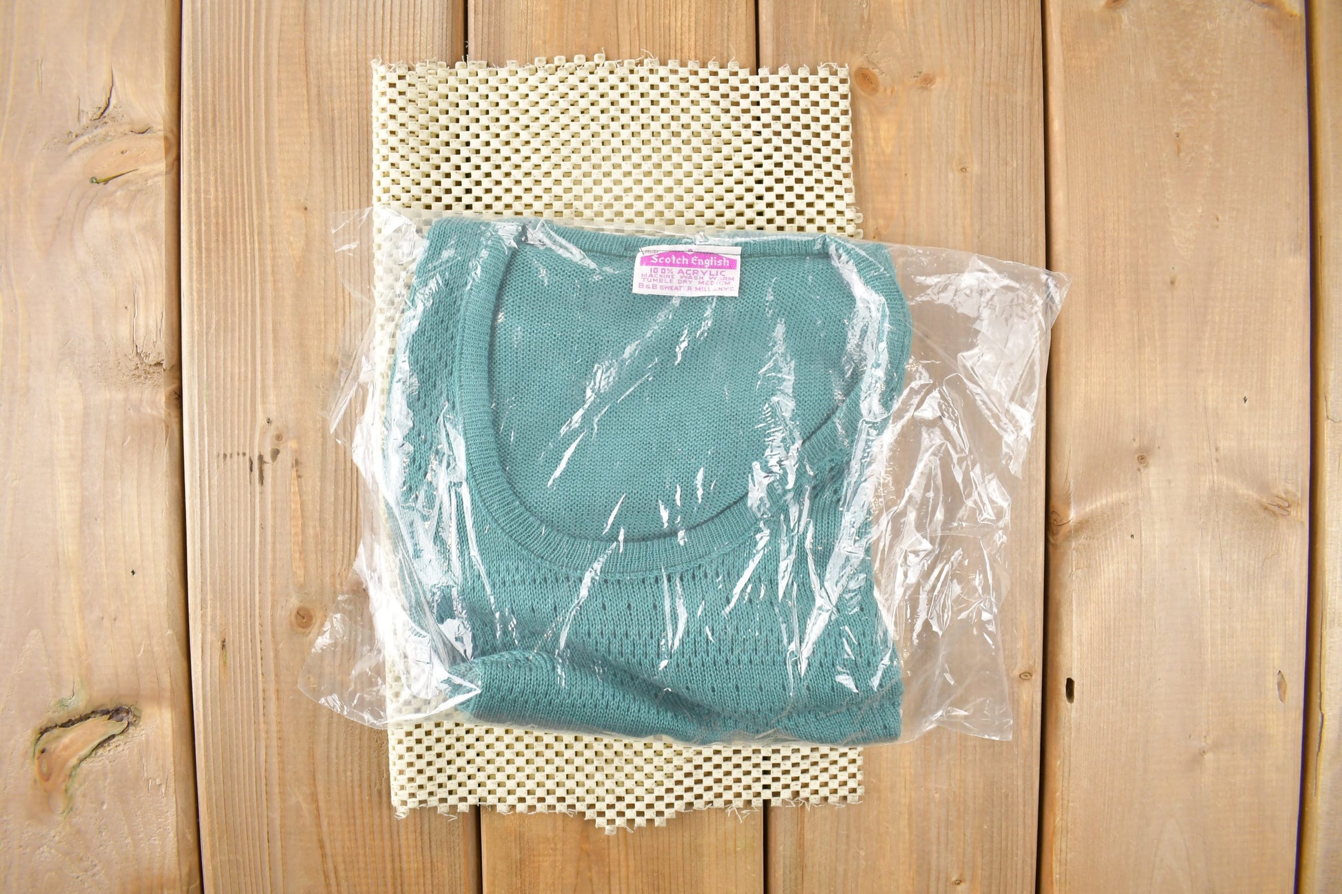 True Vintage 1960s Deadstock Miss Scotch English Short Sleeve Green Knit Acrylic Sweater