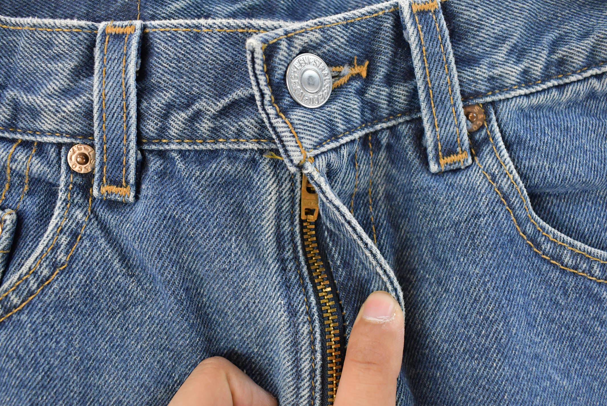 Vintage 1990s Levi's 550 Relaxed Fit Denim Jeans Men's 28 x 31 / 90s Levi's / Streetwear / Made in USA
