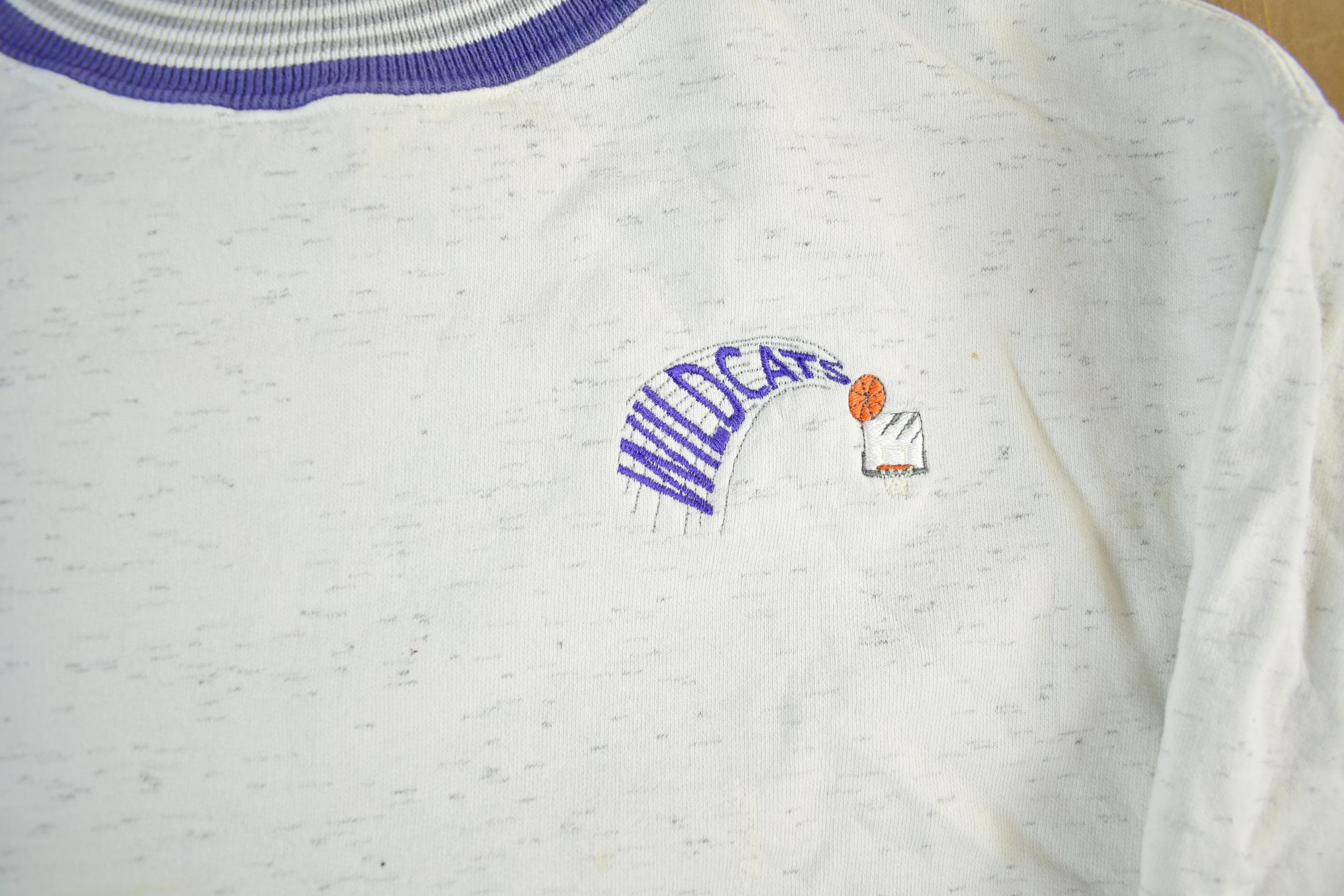 Vintage 1990s Wildcats Basketball Collegiate Crewneck Sweatshirt Men's Medium Short