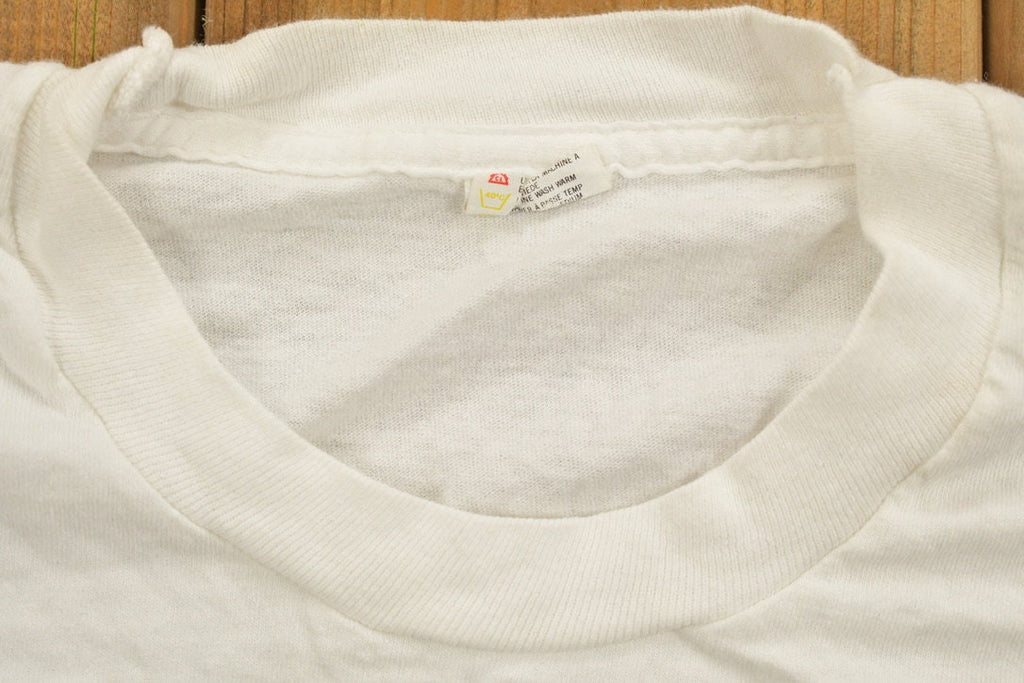 Vintage 2000 Embroidered Sailing Canada Novelty T-Shirt