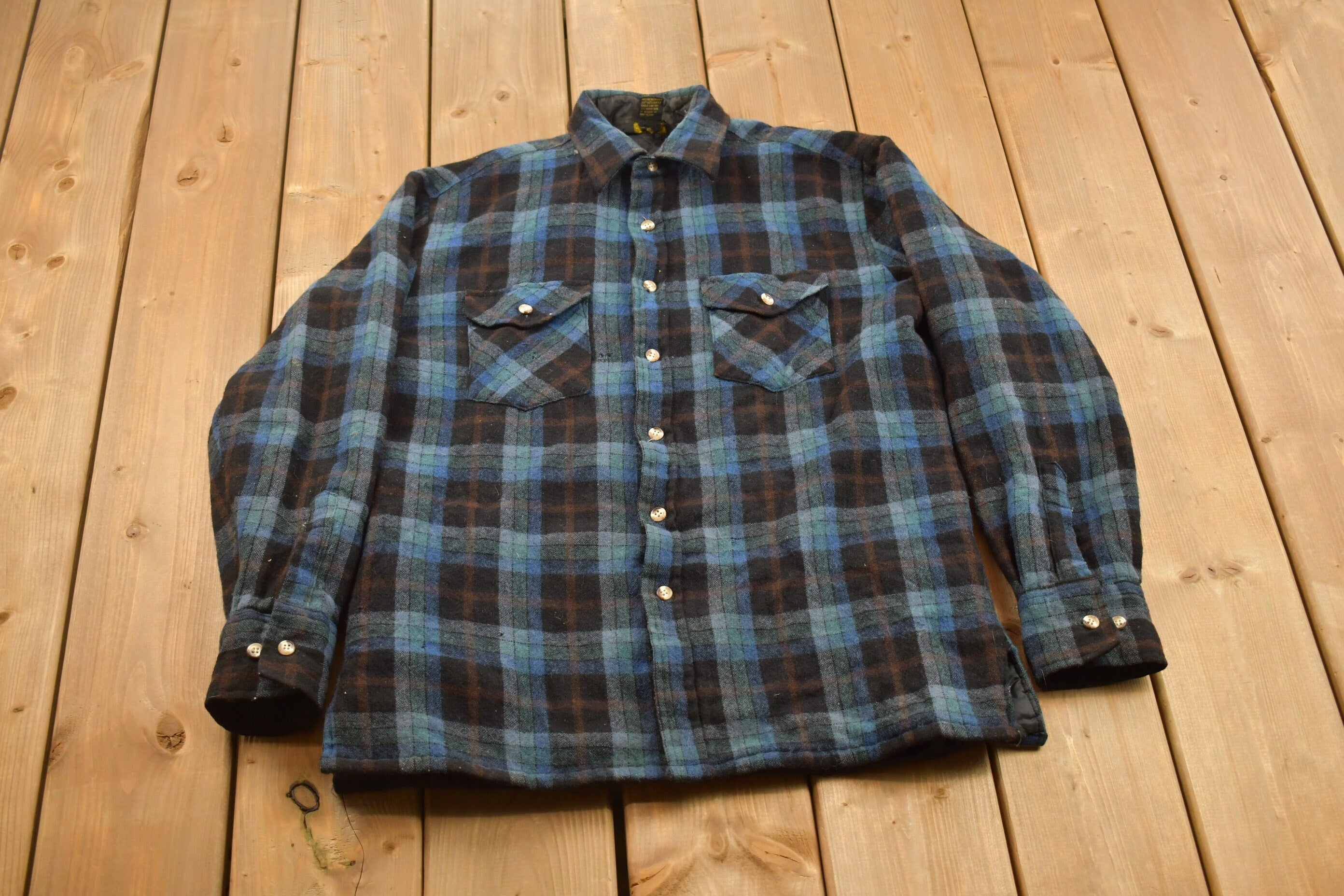 Vintage 1990s Gentlemens Row Plaid Wool Flannel Button Up Shirt