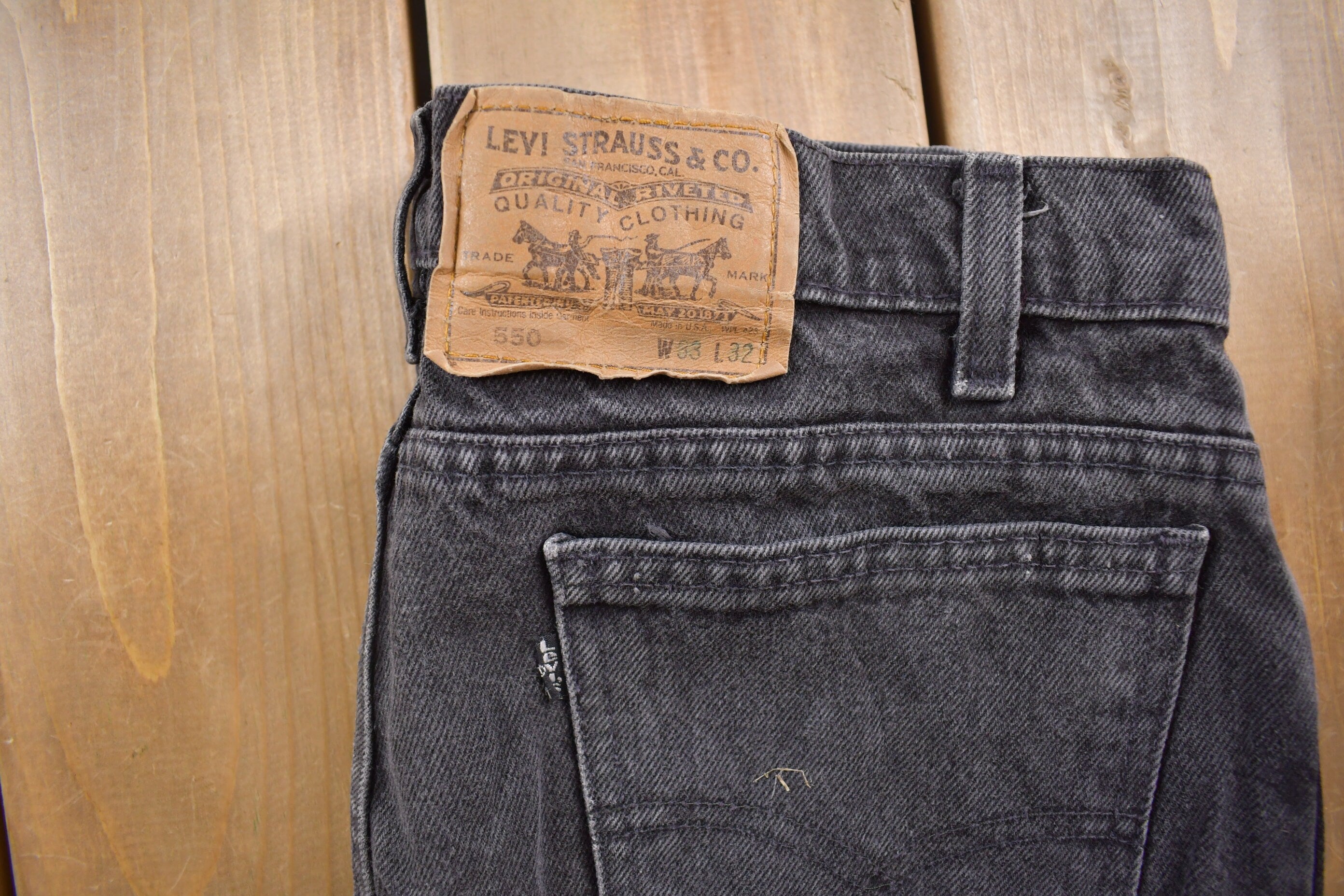 Vintage 1990s Levi's 550 Black Tab Jeans Size 33 x 31