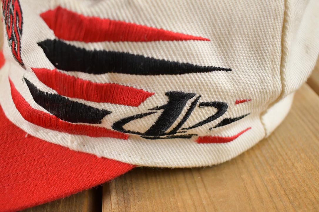 Vintage 1990s Logo Athletic Detroit Red Wings Diamond Cut NHL Snapback Hat / 90's Embroidered Shark Tooth Hockey Cap