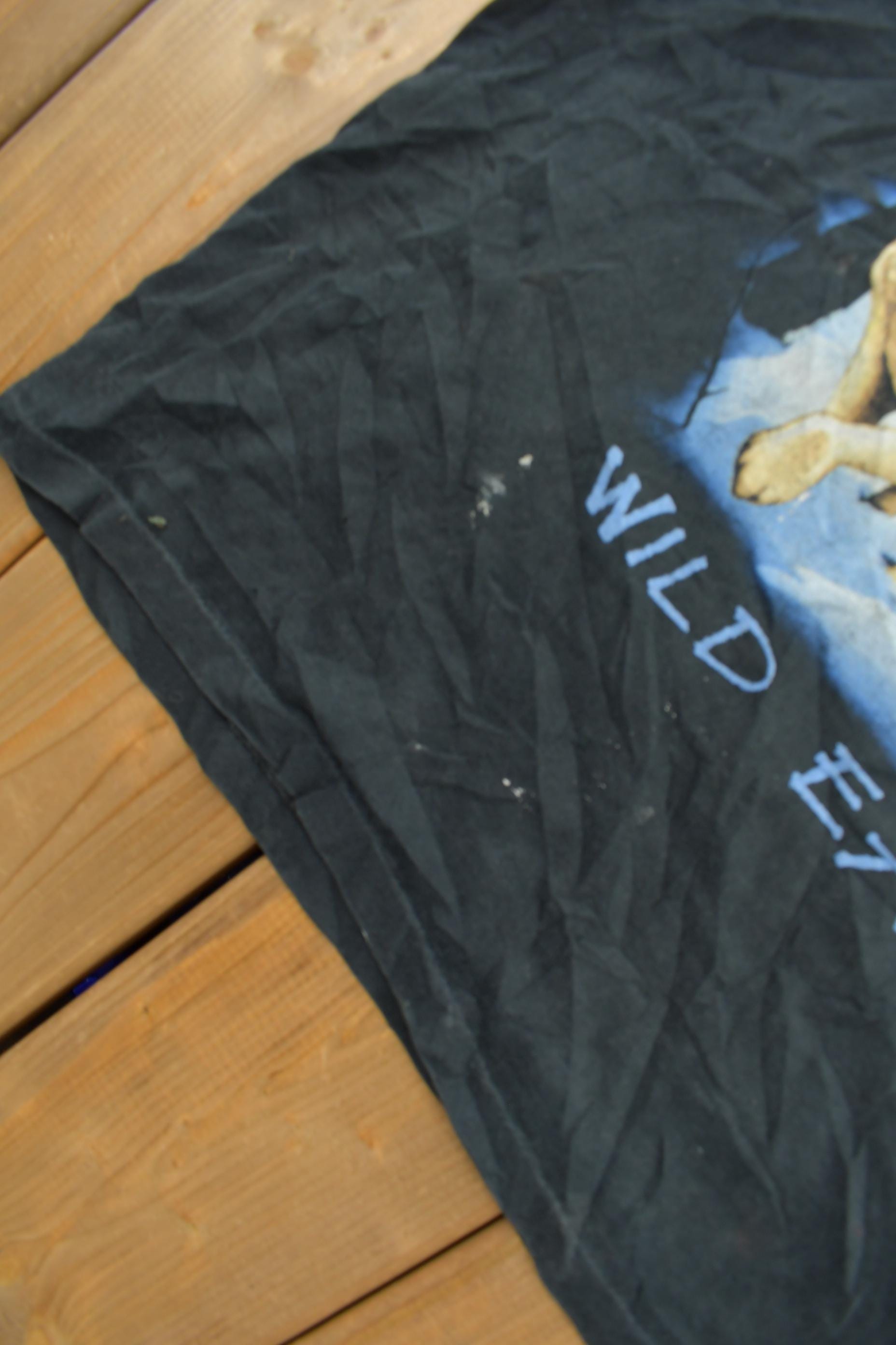 Vintage 1990s Wild Earth Wolf Theme Graphic T-Shirt