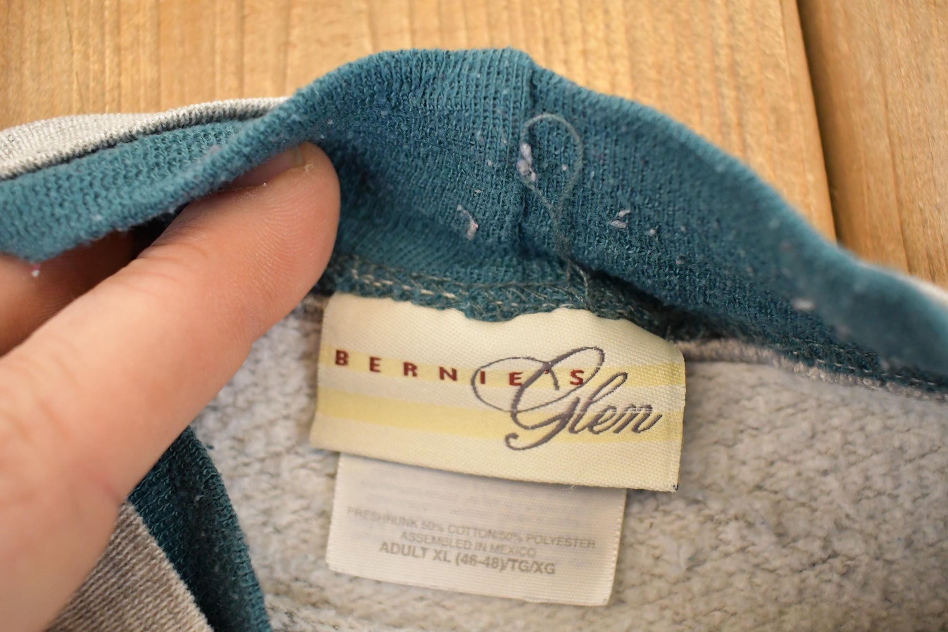 Vintage 1990s Bernie's Glen Embroidered Squirrels Double Collar Crewneck Sweatshirt Mens XL