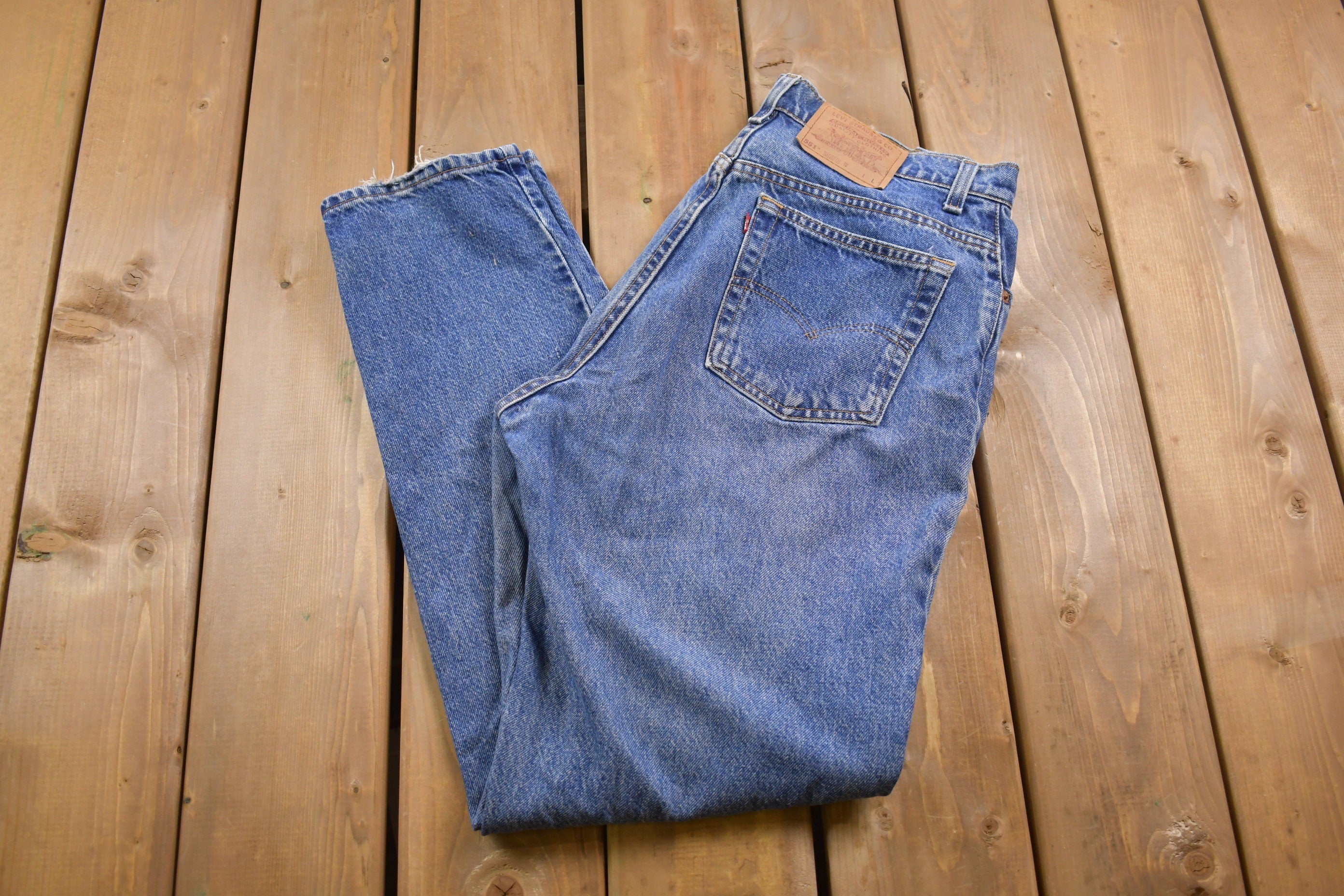 Vintage 1990s Levi's 551 Red Tab Jeans Size 32 x 32