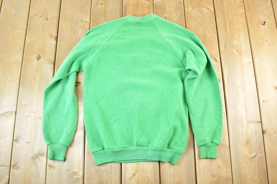 Vintage 1990s Looney Tunes Mistletoe Victim Crewneck Mens M