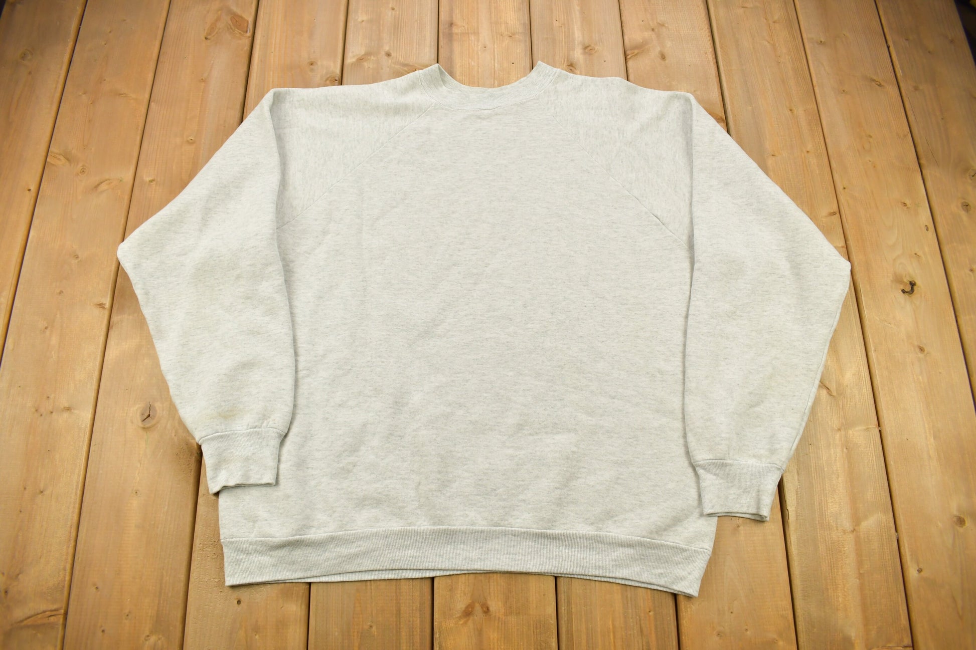 Vintage 1980s Wolf Theme Graphic Raglan Crewneck / Souvenir / Vintage Sweatshirt / Outdoorsman / Wilderness Sweatshirt / Made In USA