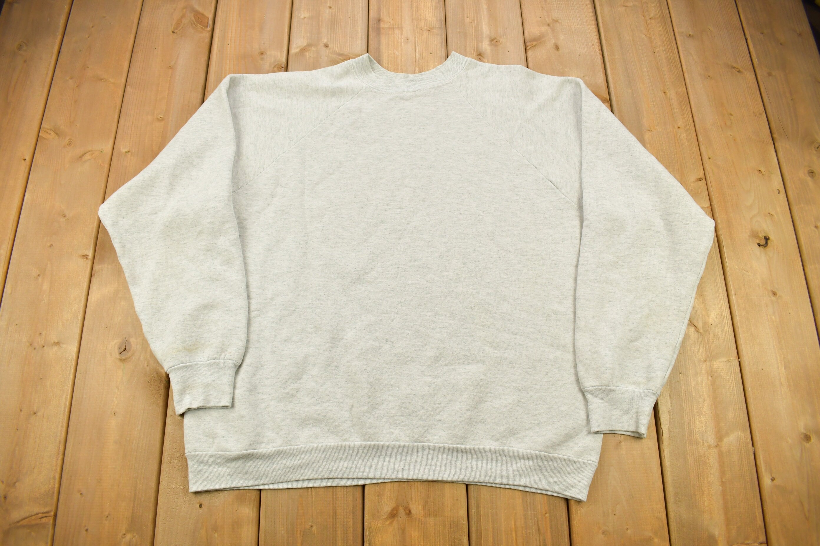 Vintage 1980s Wolf Theme Graphic Raglan Crewneck