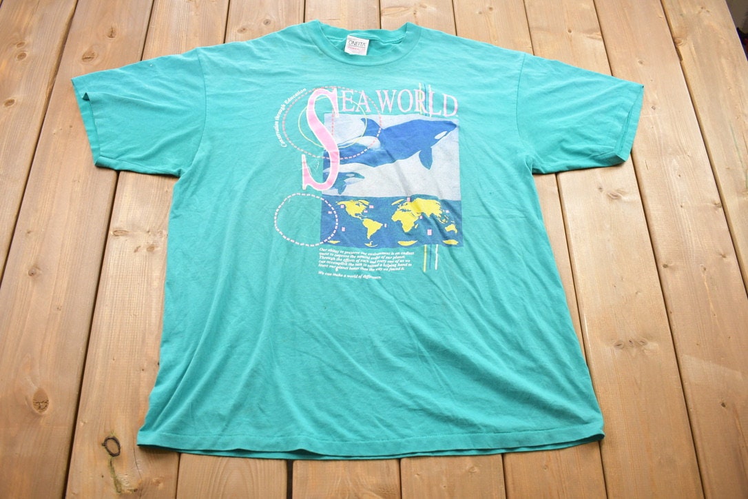 Vintage 1990s Sea World Orca Theme Graphic T-Shirt