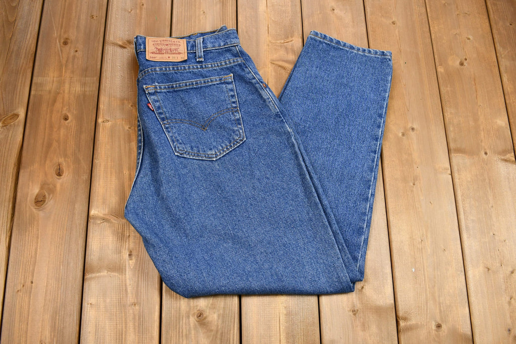 Vintage 1990s Levi's 560 Medium Wash Loose Fit Tapered Leg Mom Jeans