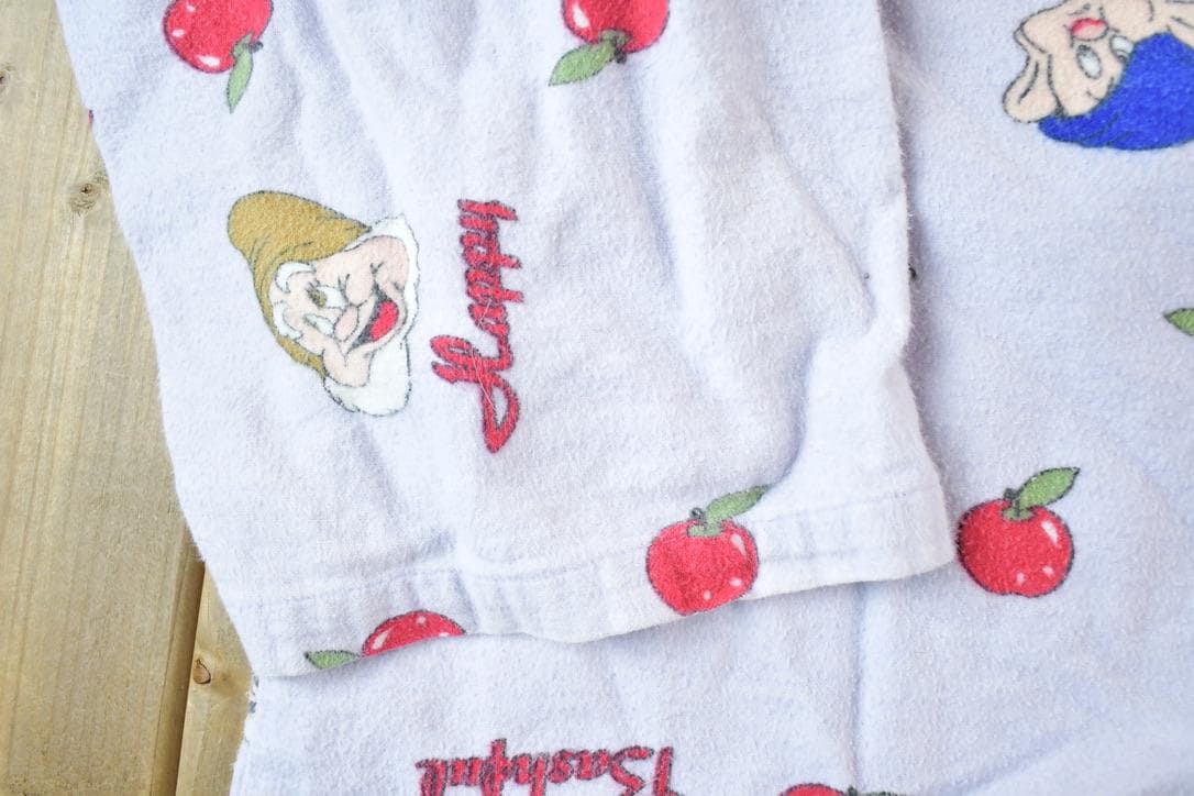 Vintage 1990s Snow White Disney AOP Sleepwear Button Up Shirt Size Mens L