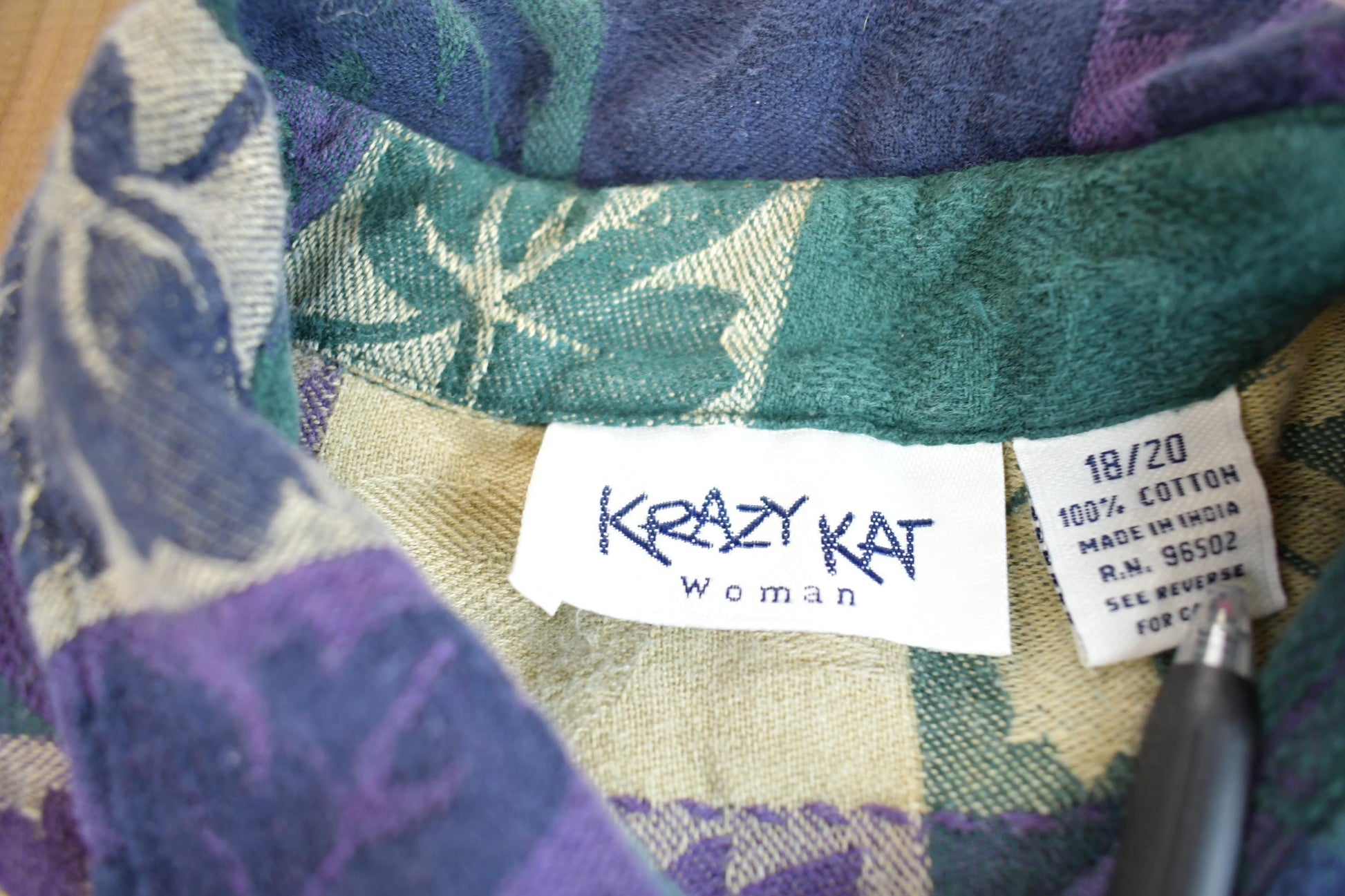 Vintage 1990s Krazy Kat Woman Leaf Patterned Fall Long Sleeve Button Up Shirt