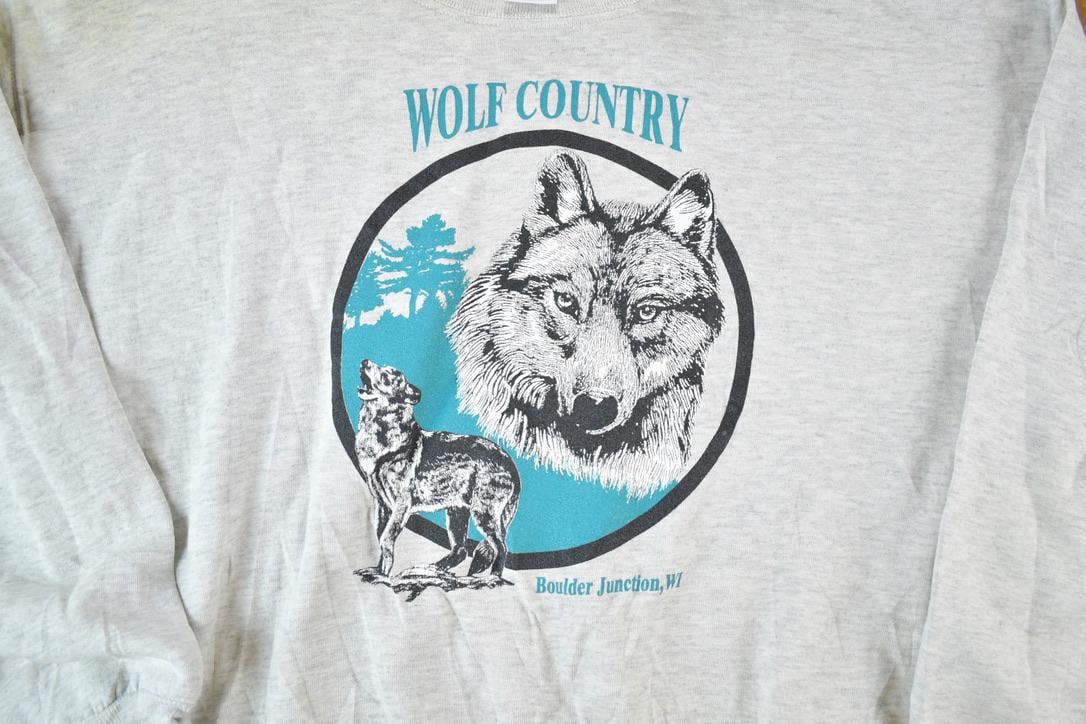 Vintage 1990s Wolf Country Souvenir Crewneck Sweatshirt Made In USA