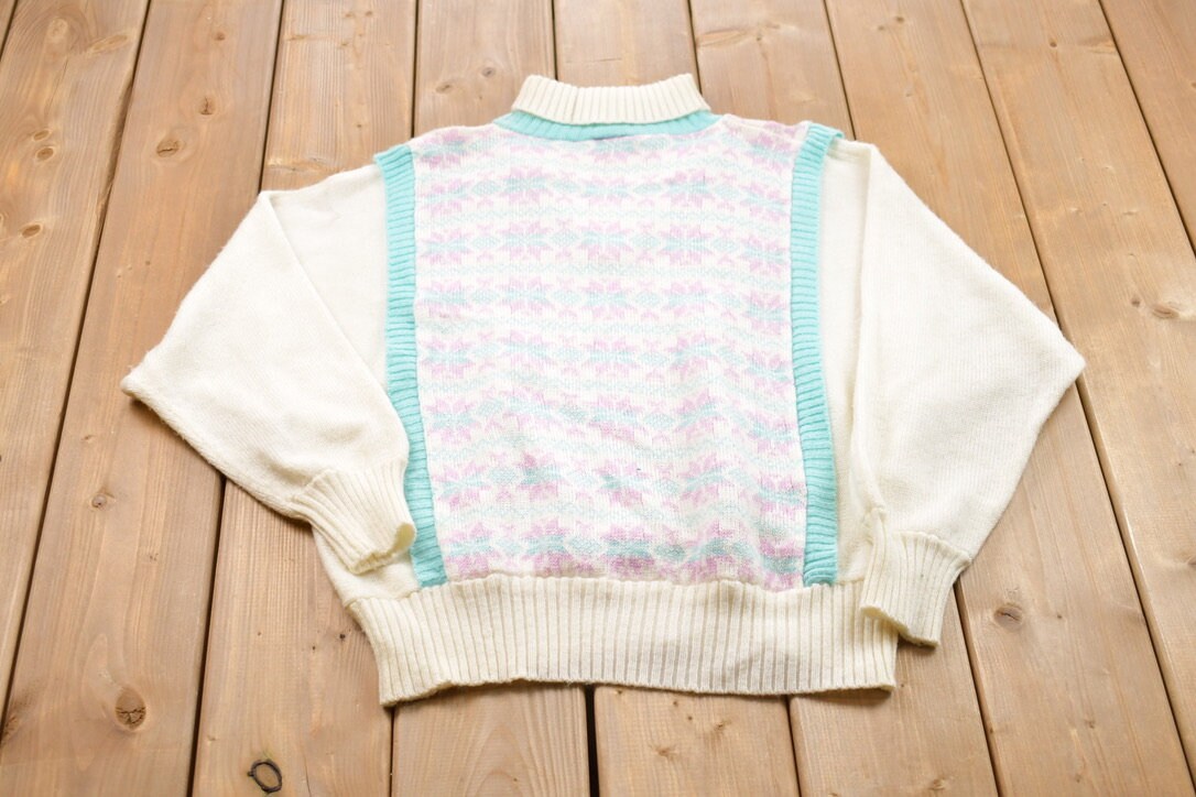 Vintage 1990s Snowflake Theme Knitted Turtleneck Sweater