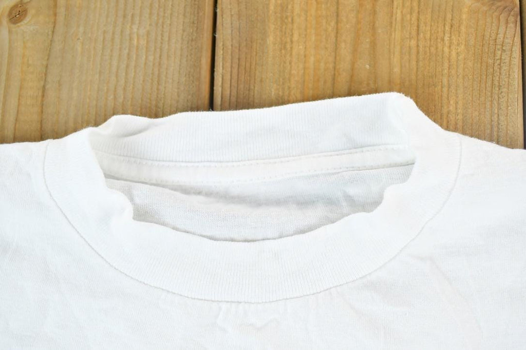 Vintage 1990s Flags Of The World Single Stitch T-Shirt / 90s Vintage Souvenir Tee / Rare Vacation Tee / Summer Shirt Made In USA