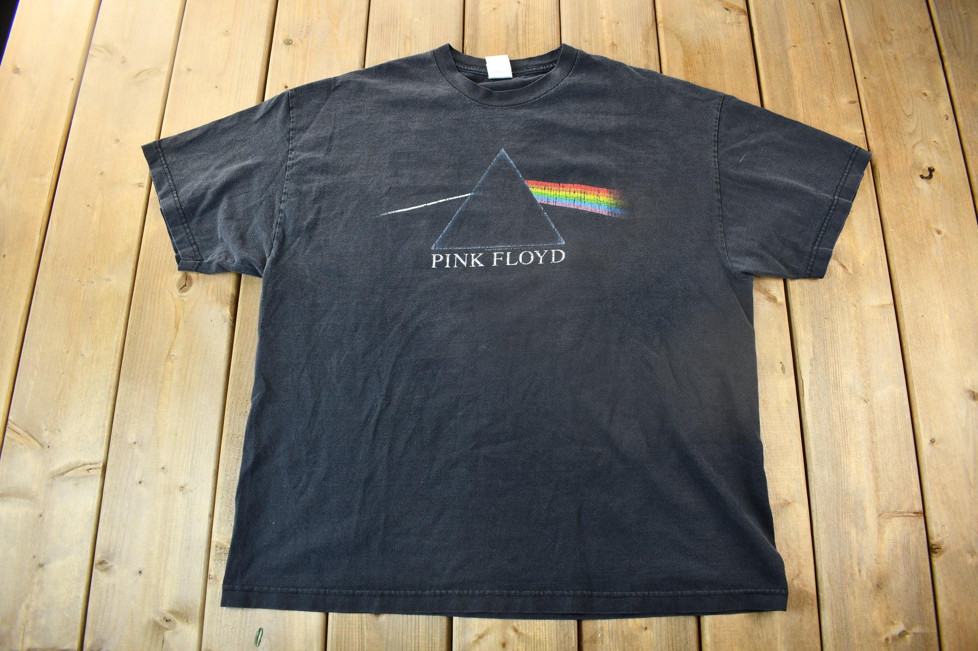Vintage 2004 Pink Floyd Dark Side Of The Moon Graphic Band T-Shirt
