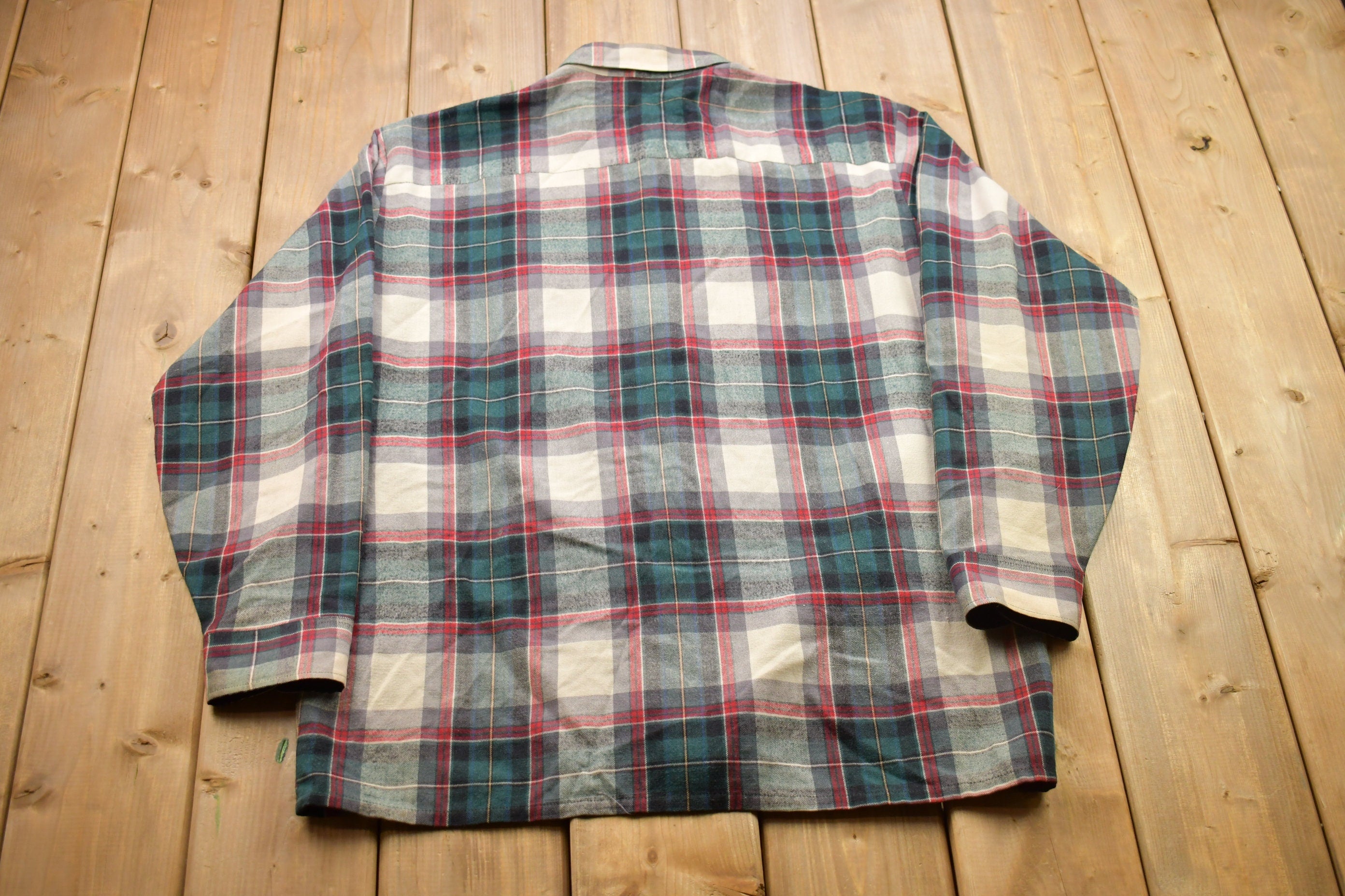 Vintage 1990s Van Heusen Winterweights Plaid Flannel Button Up Shirt