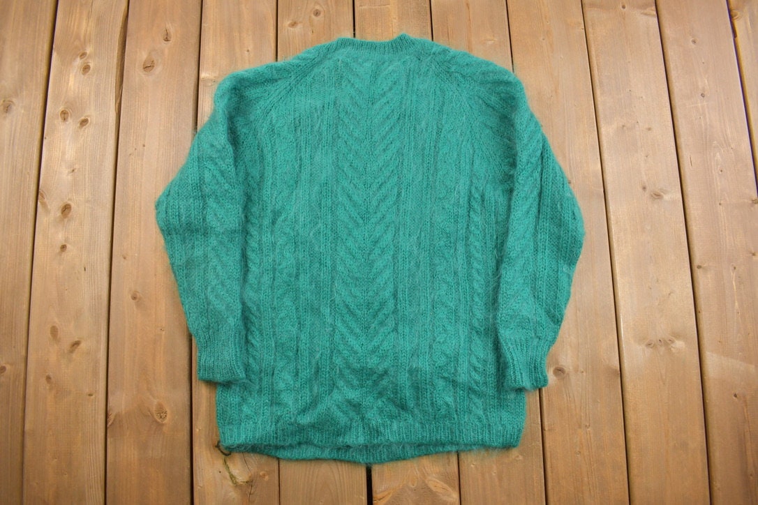 Vintage 1980s Mohair Cable Knit Crewneck Sweater /