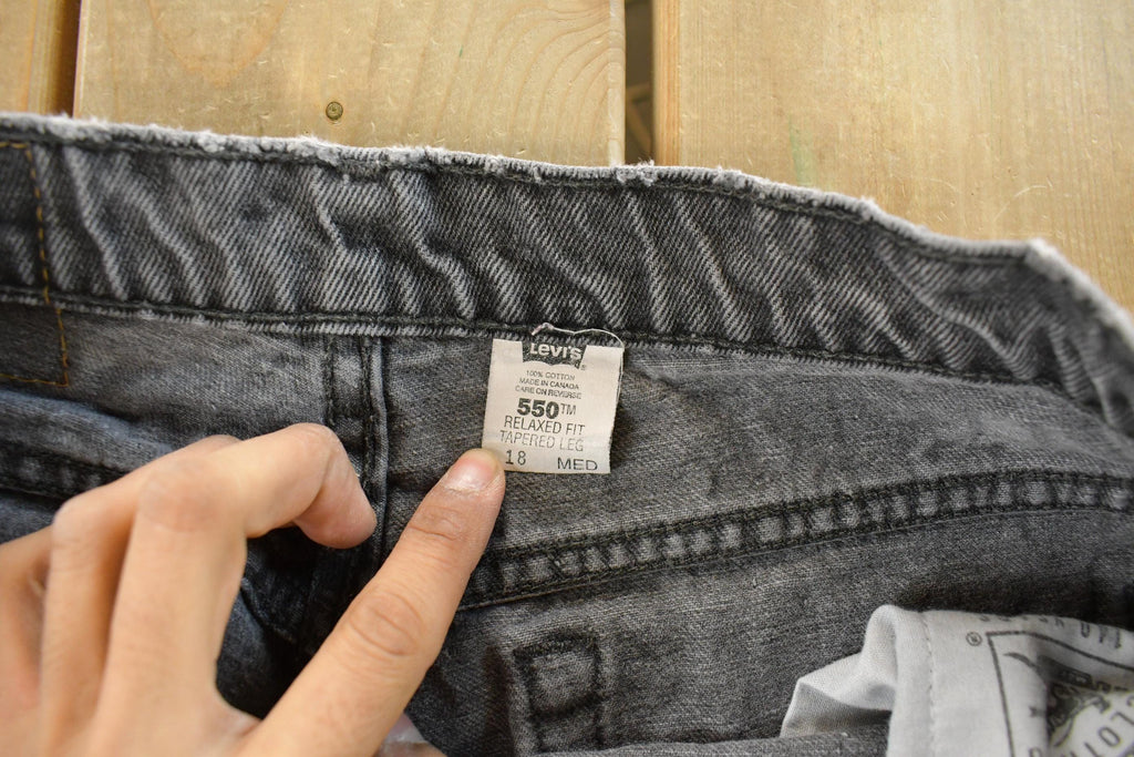 Vintage 1990s Levi's 550 Relaxed Tapered Denim Jeans Men's 34 x 30