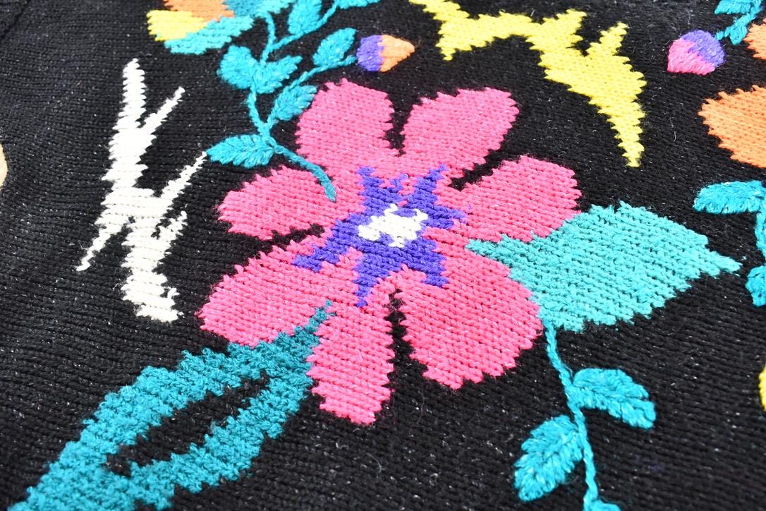 Vintage 1990s Jaclyn Smith Short Sleeve Black Floral Knit Crewneck Sweater