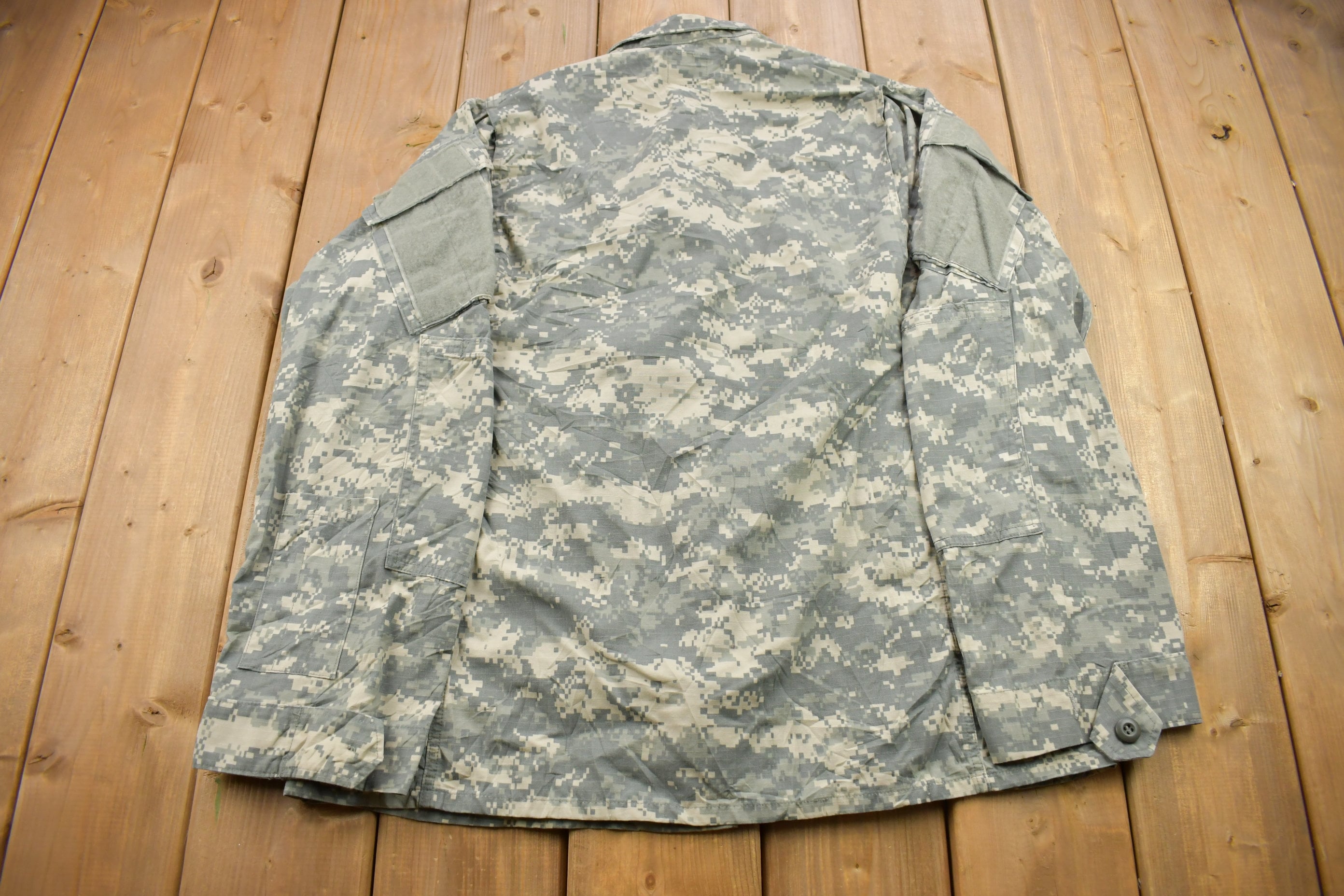 Vintage 2001 Army Gray Digital Camo Military Button Up Shirt