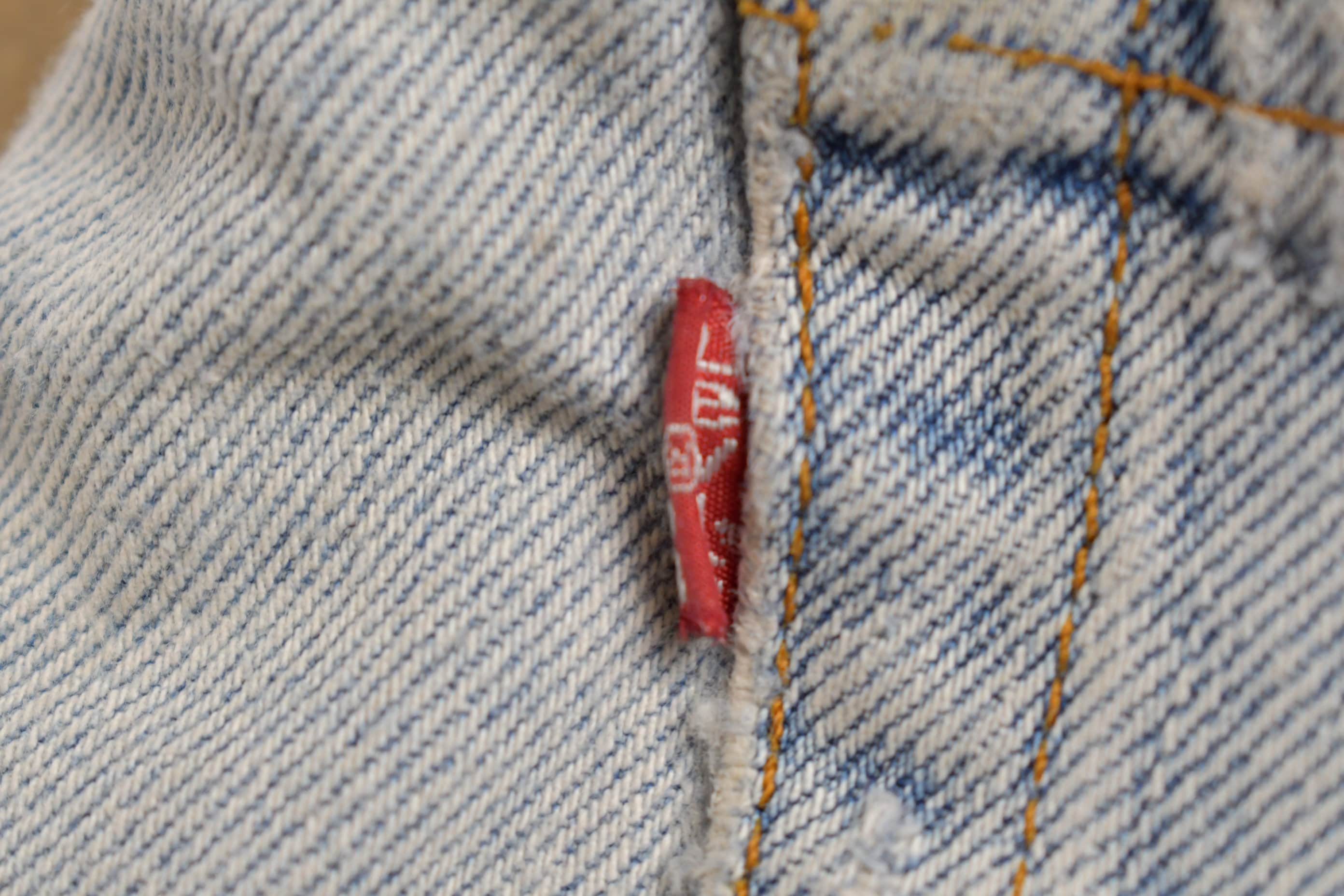 Vintage 1990s Levi's 550 Red Tab Jeans Size 30 x 28.5