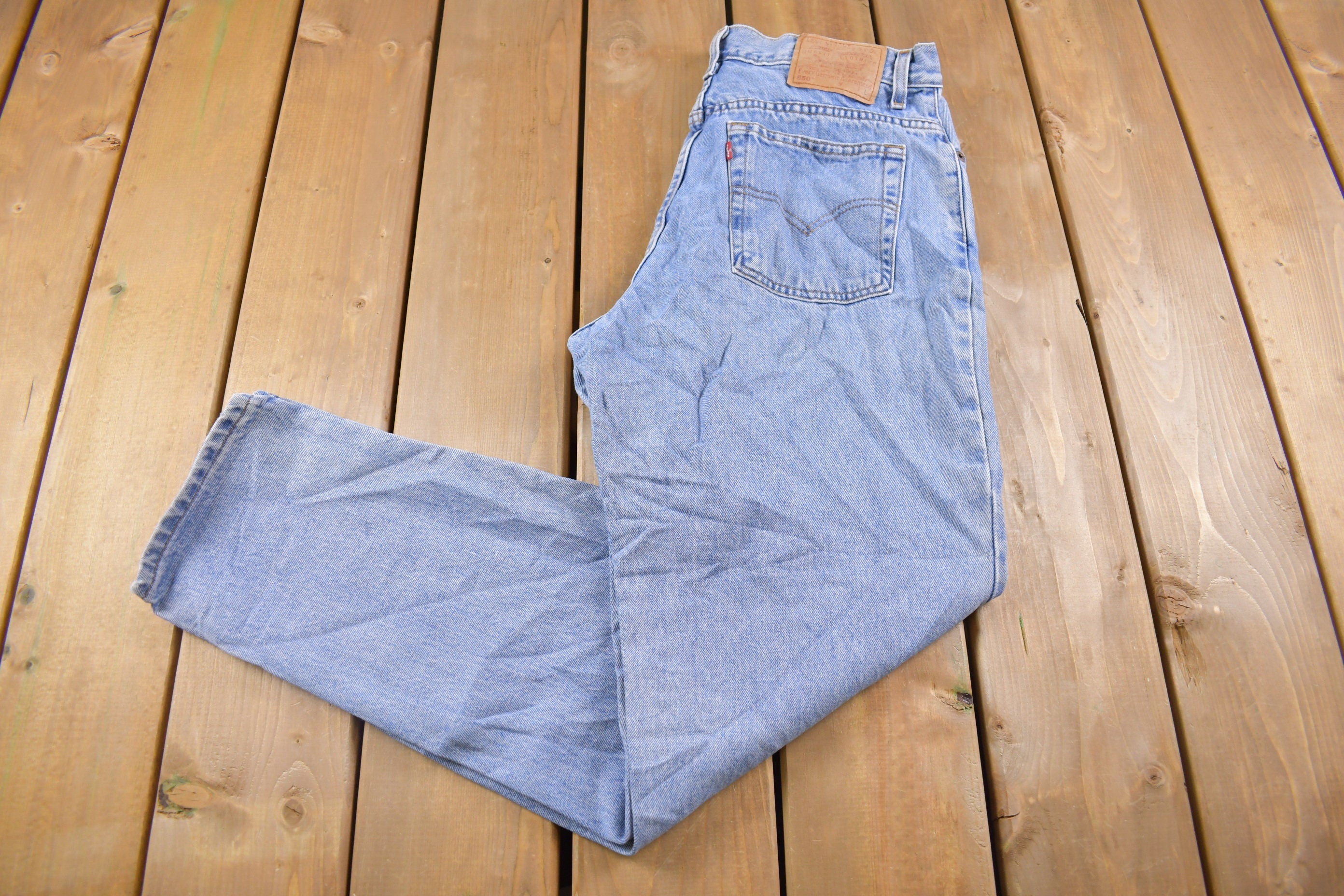 Vintage 1990s Levi's 550 Red Tab Jeans Size 30 x 32