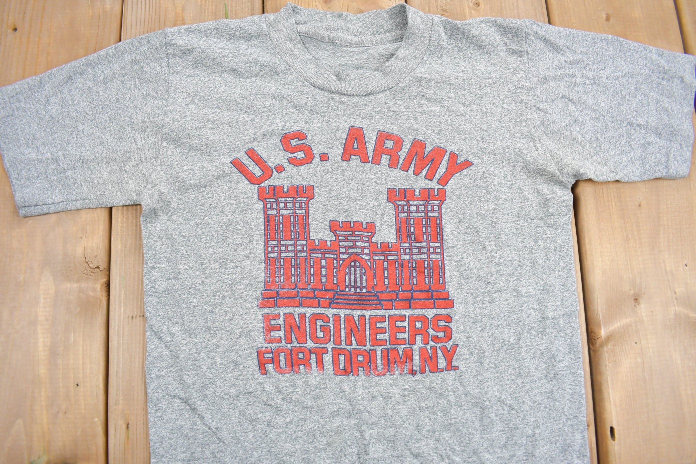 Vintage 1980s Army Engineers Fort Drum NY Graphic T Shirt
