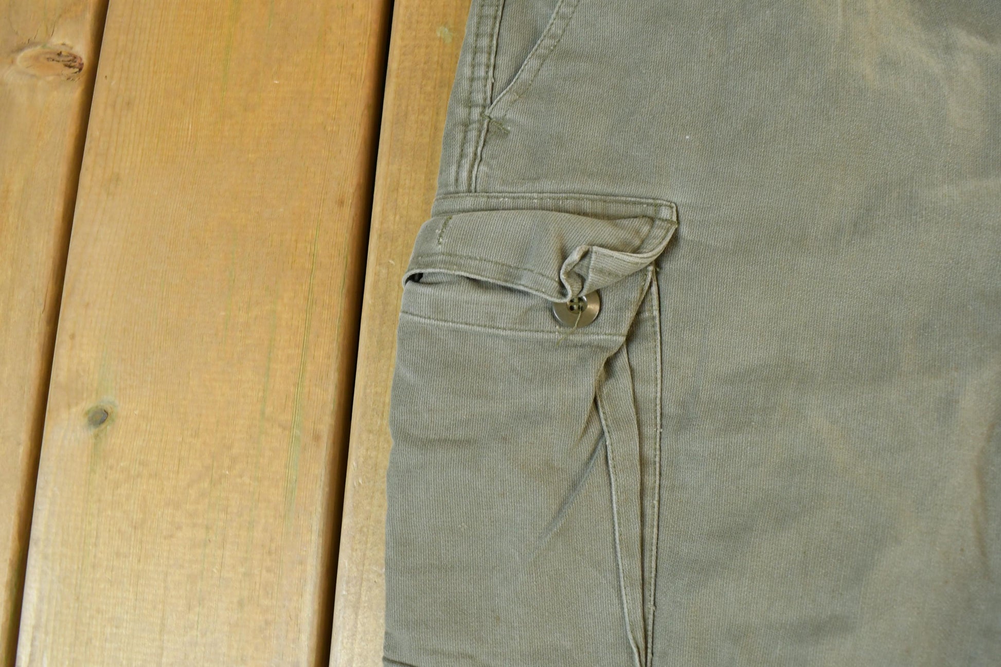 Vintage 1990s Army Green Cargo Pants Size 33 x 27 / Streetwear / Army Pants / Military Pant's / Vintage Cargos / Made In