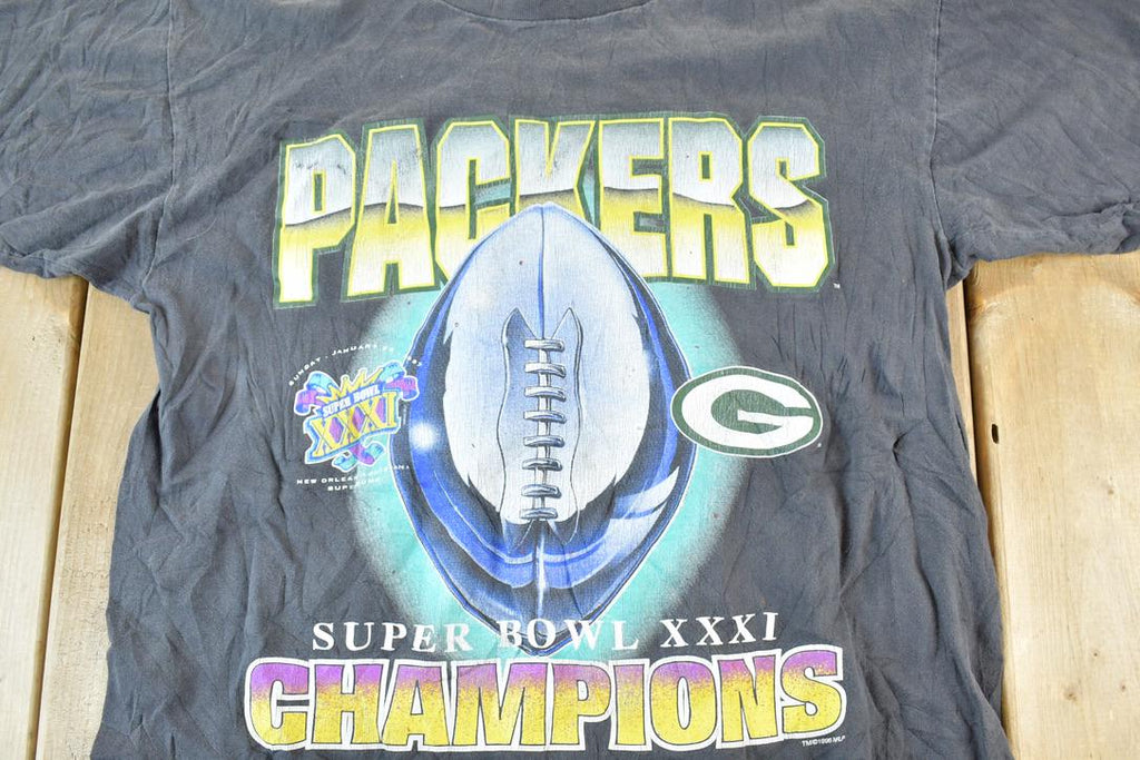 Vintage 1990s Green Bay Packers Super Bowl XXX1 Champions NFL Graphic T-Shirt