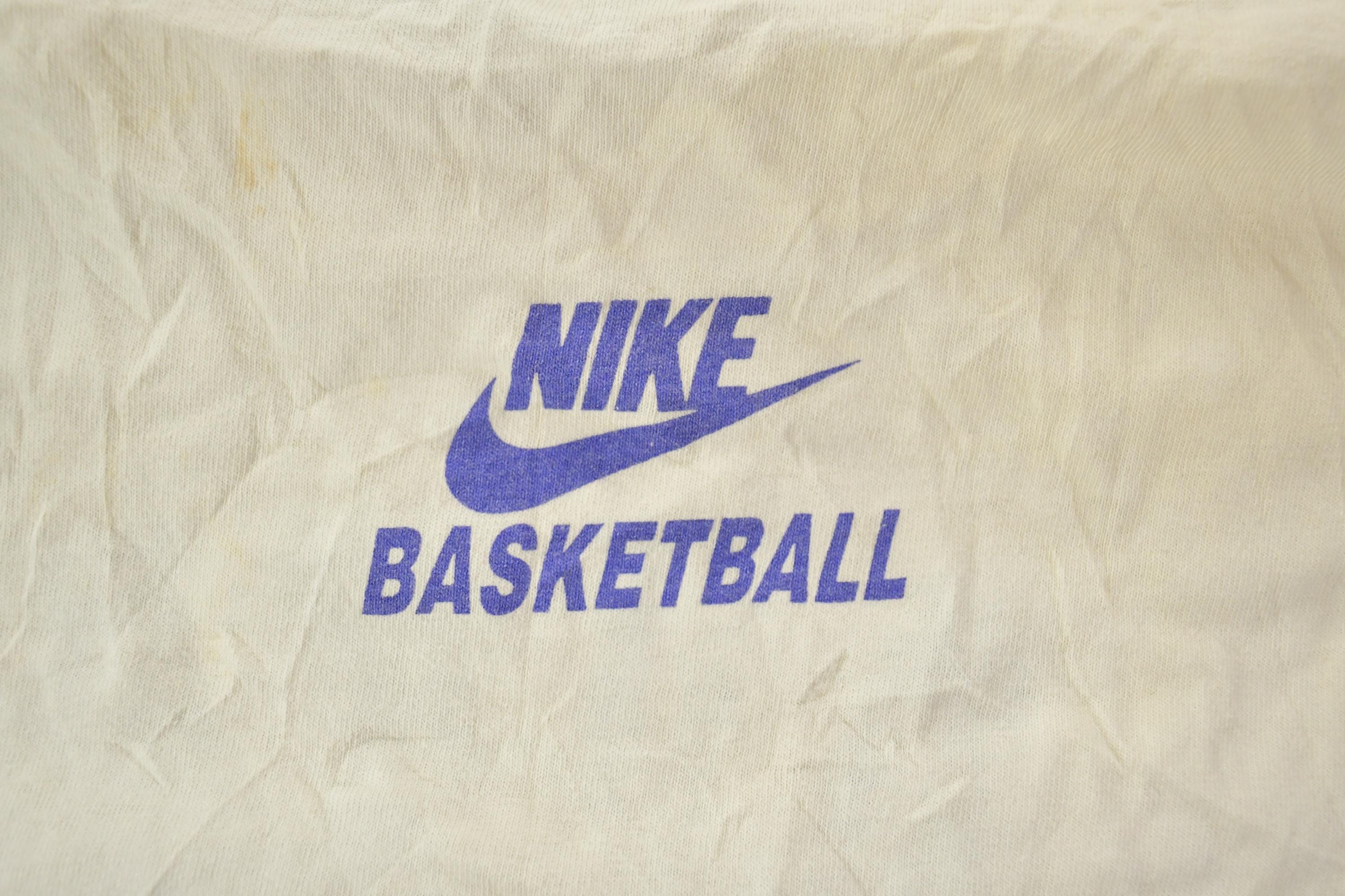 Vintage 1994 Duke Nike Basketball Graphic T-Shirt