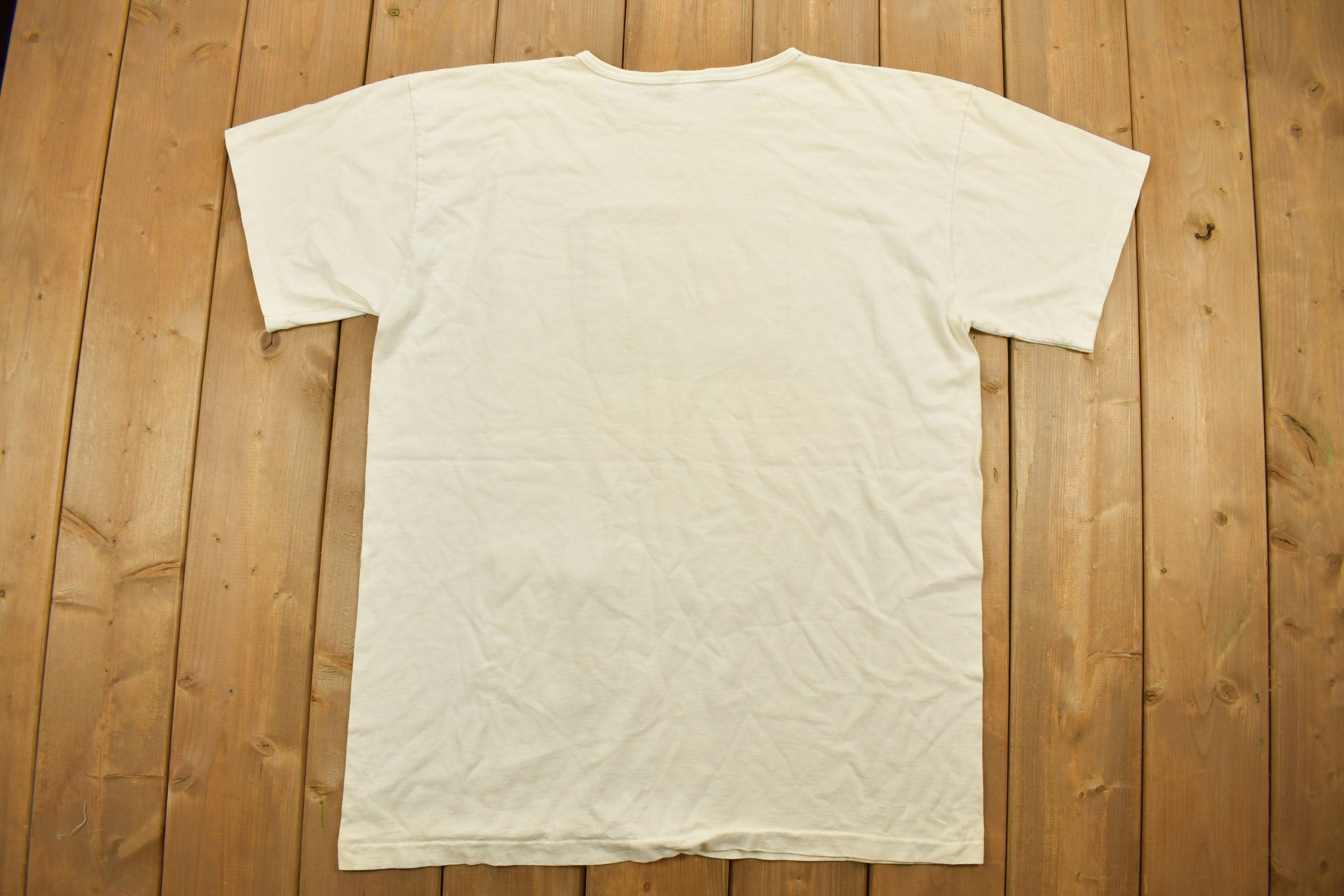 Vintage 1990s Bermuda Cat Themed Pocket Graphic T-Shirt