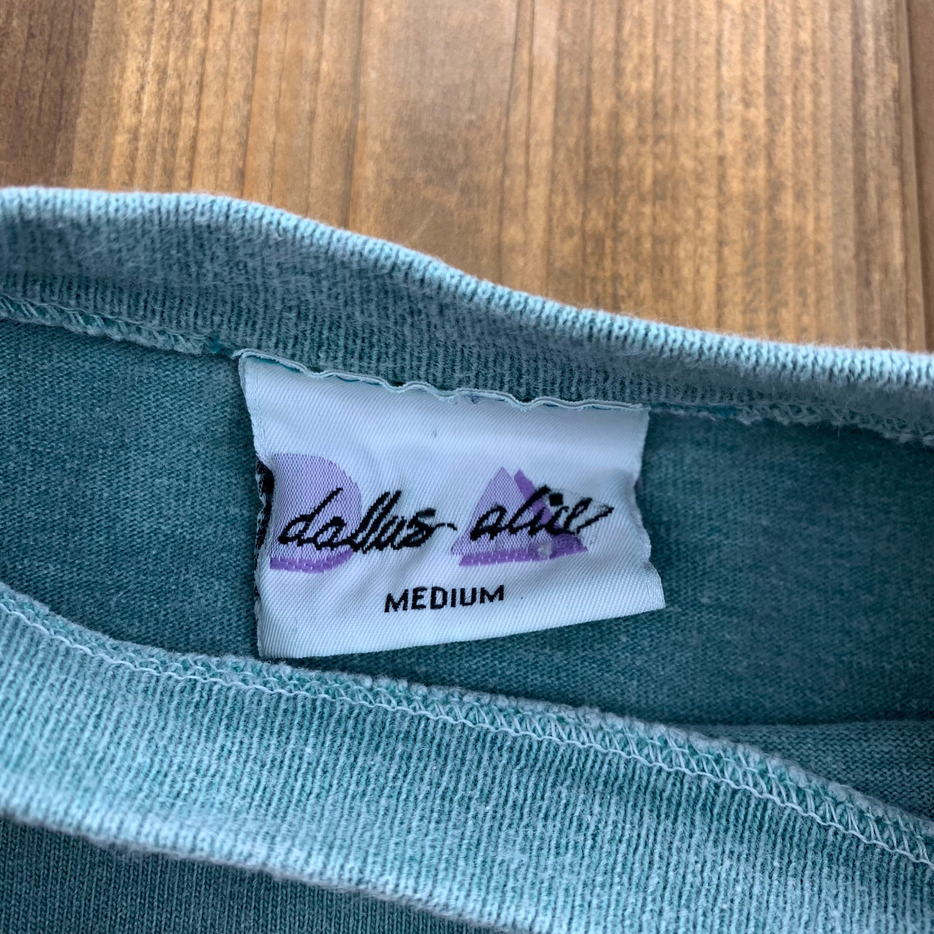 Vintage 90's Embroidered Dolphins T-Shirt
