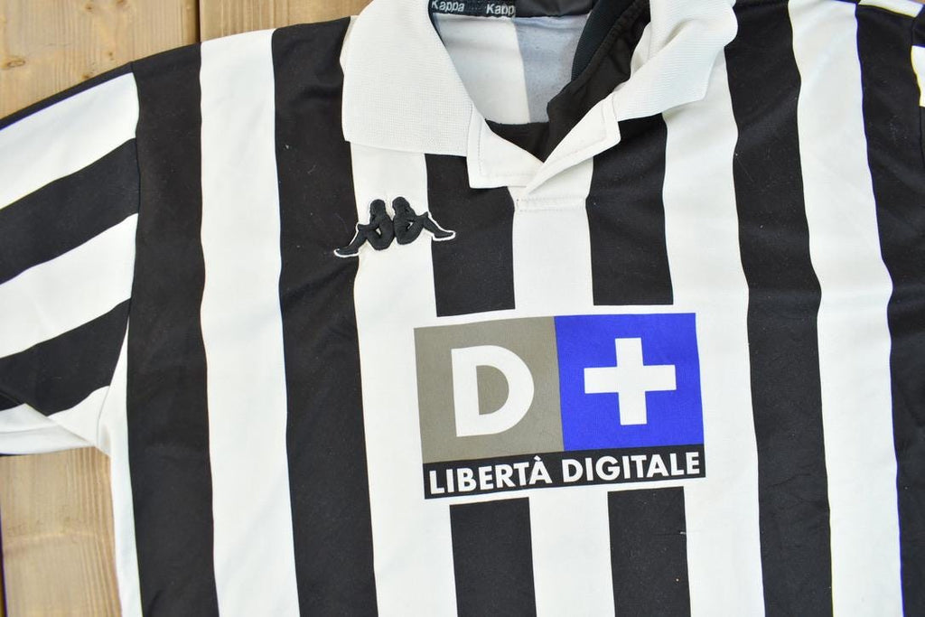 Vintage 1999 Kappa Juventus Home Soccer Jersey