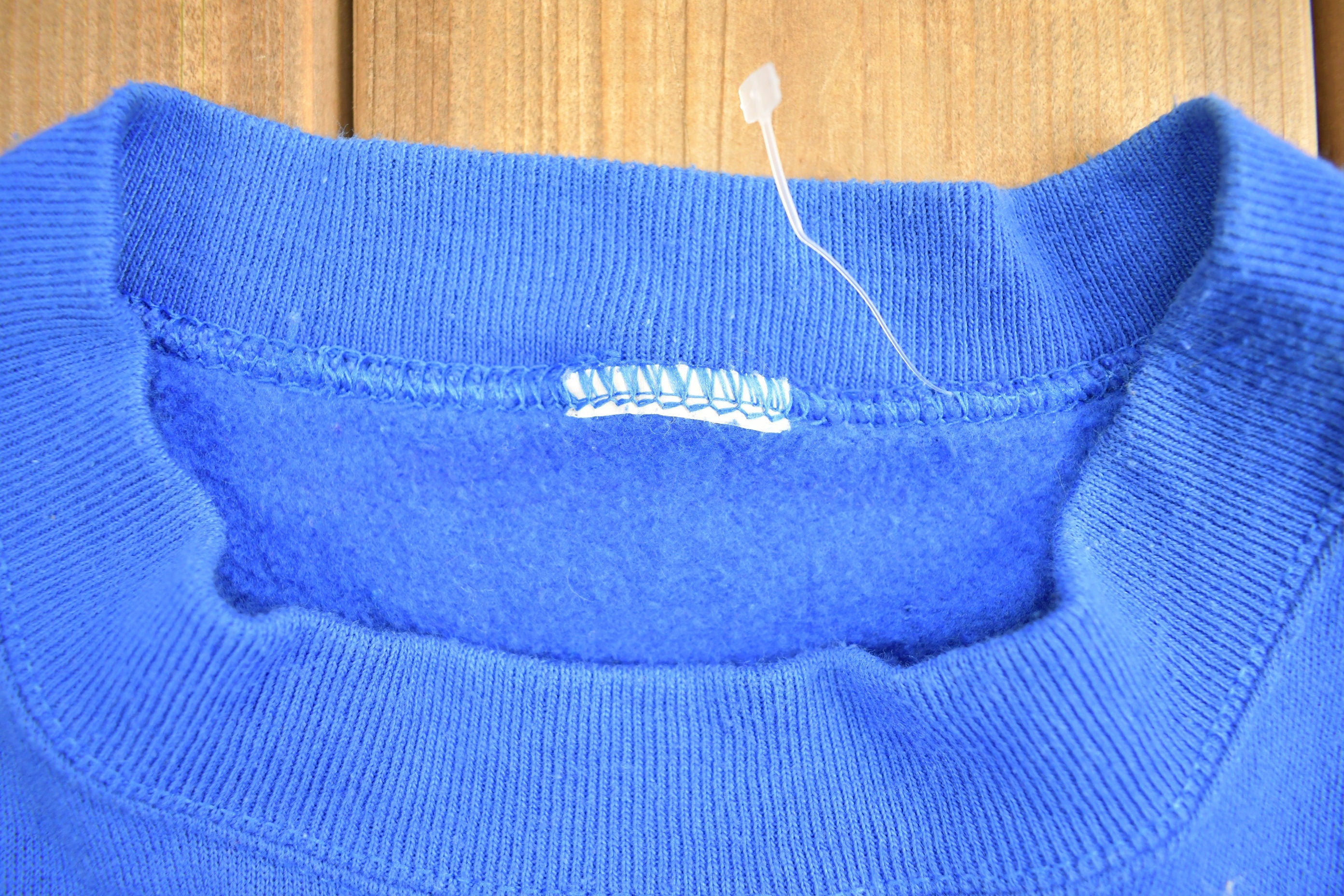 Vintage 1990s Blue Flowers And Bird Embroidered Crewneck Sweatshirt