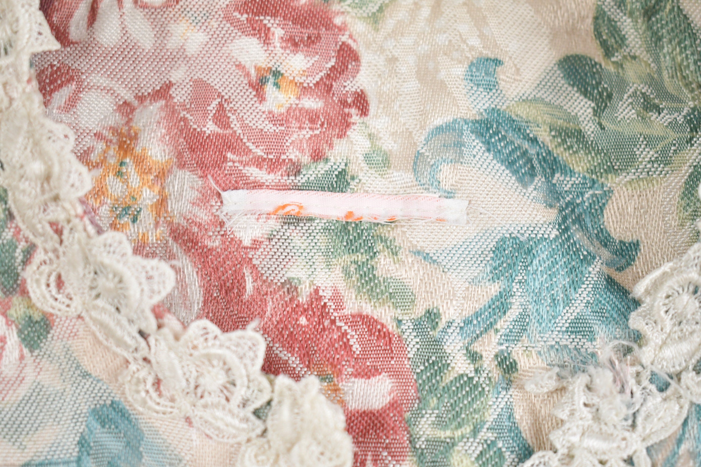 Vintage 1980s Floral Tapestry Button Up Shirt