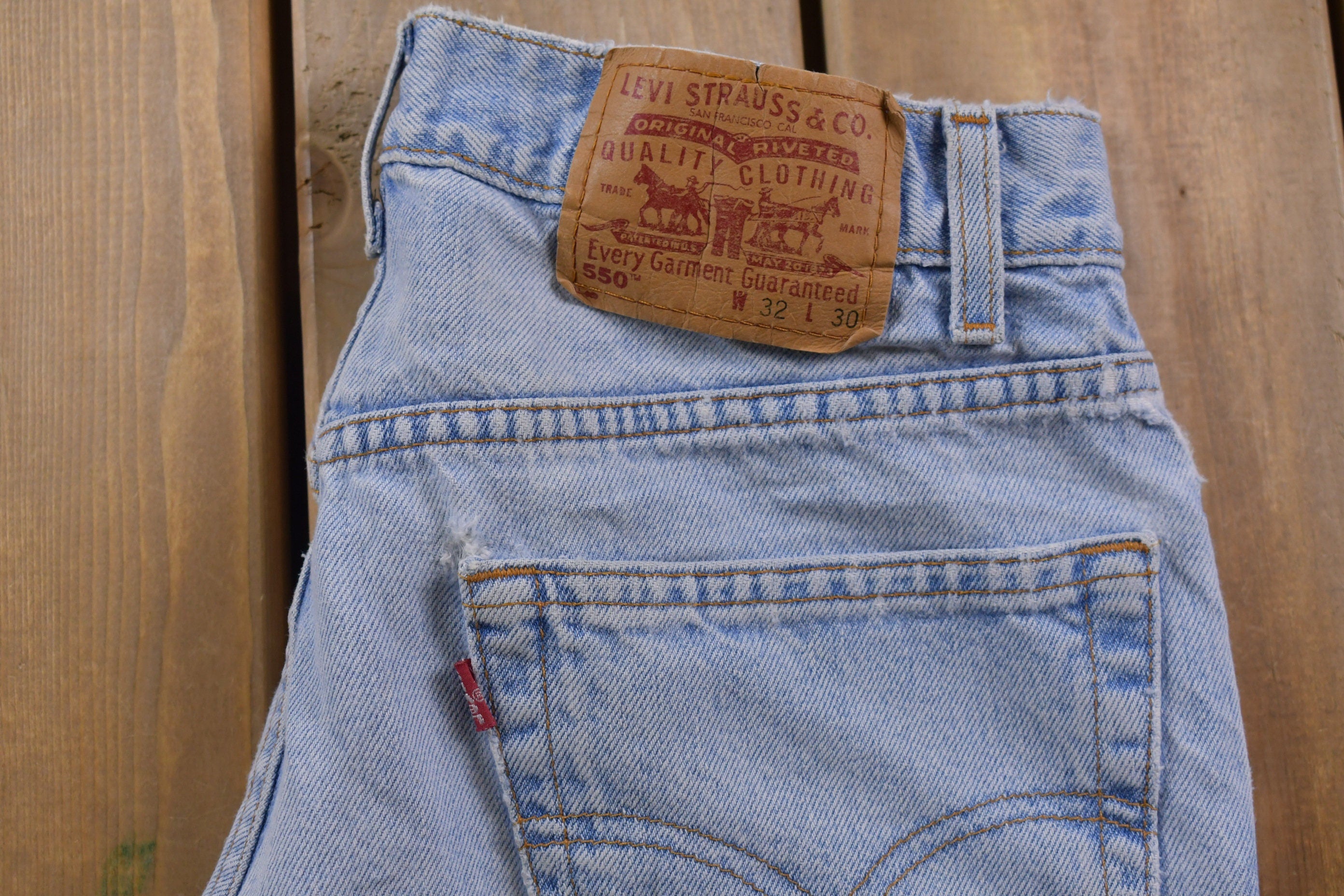 Vintage 1990s Levi's 550 Red Tab Jeans Size 30 x 29