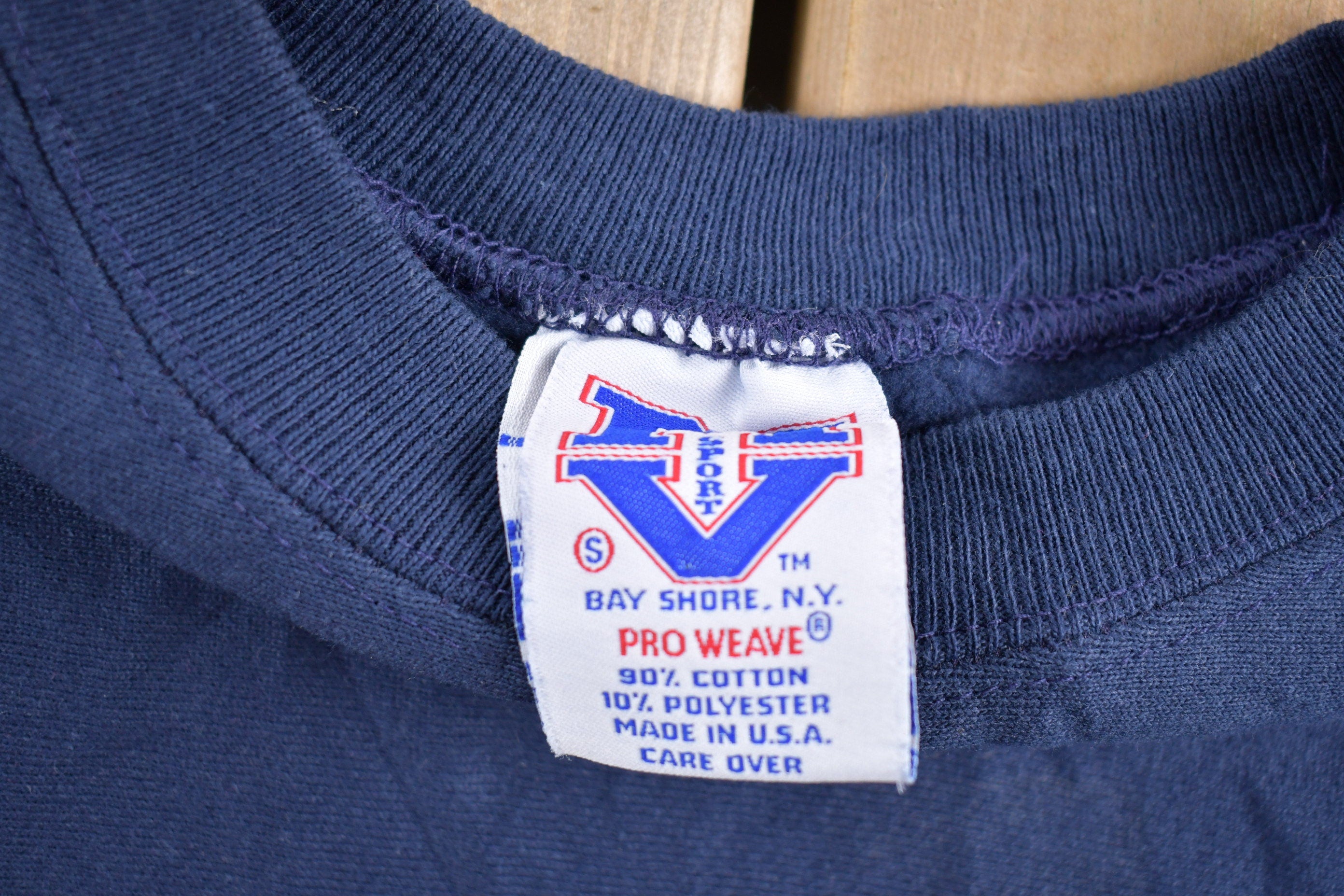 Vintage 1990s University of Georgetown Bulldogs Graphic Collegiate Crewneck Made In USA NCAA Sweatshirt
