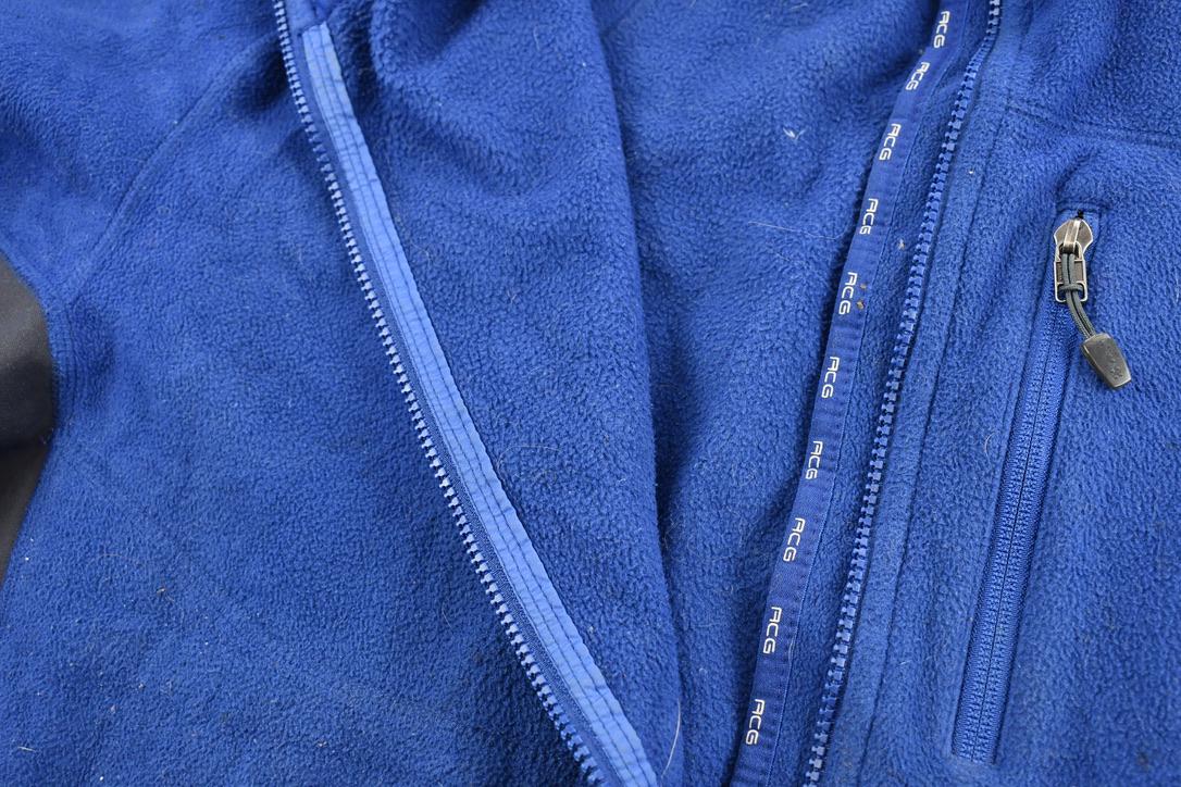 Vintage 1990s Nike ACG Fit Thermal Two Tone Zip Up Fleece Sweater